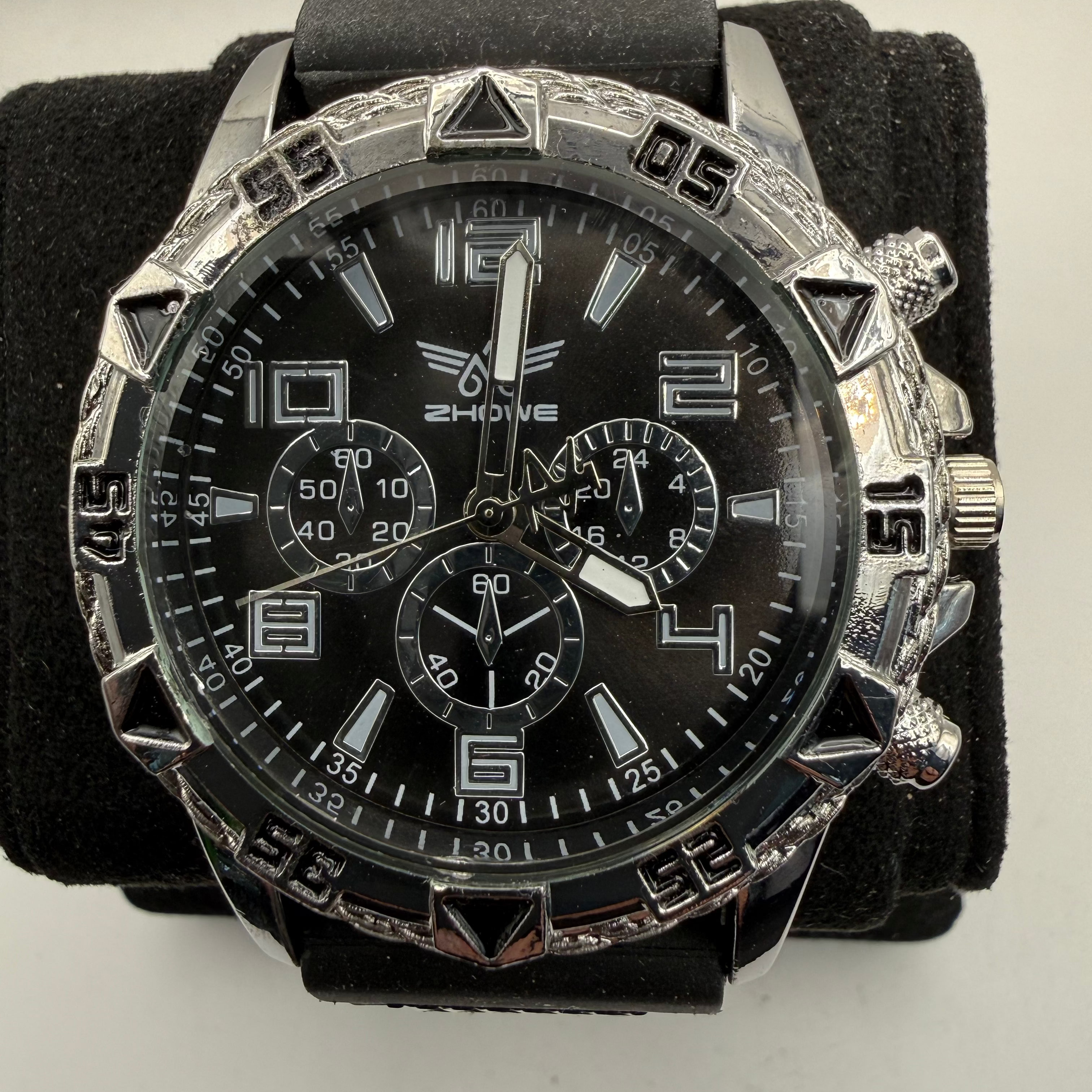 ZHOWE Men's Black Silicone Strap Sports Watch 49mm Boxed- £12.00