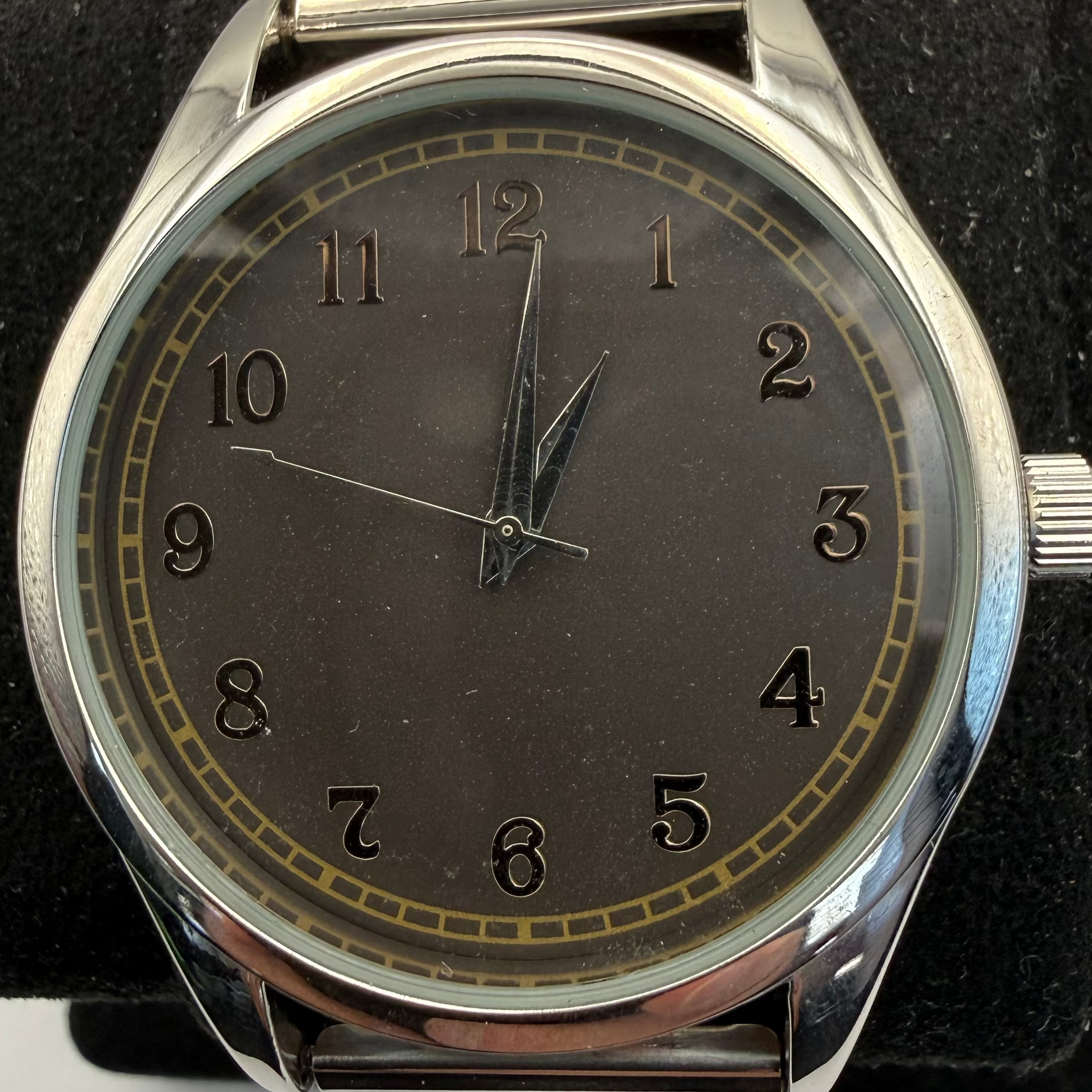 Men's Stainless Steel Expanding Bracelet Watch- £10.00