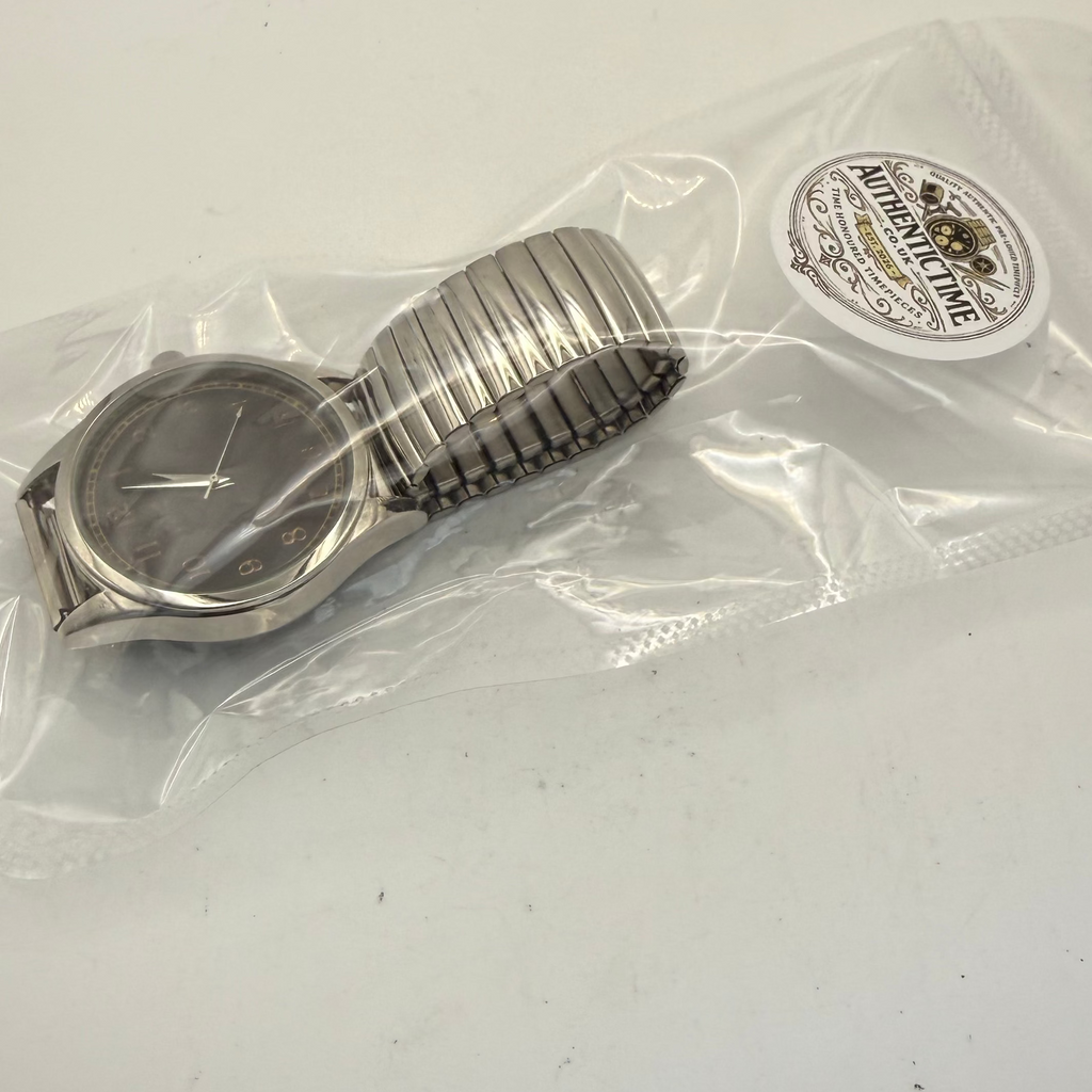 Men's Stainless Steel Expanding Bracelet Watch- £10.00