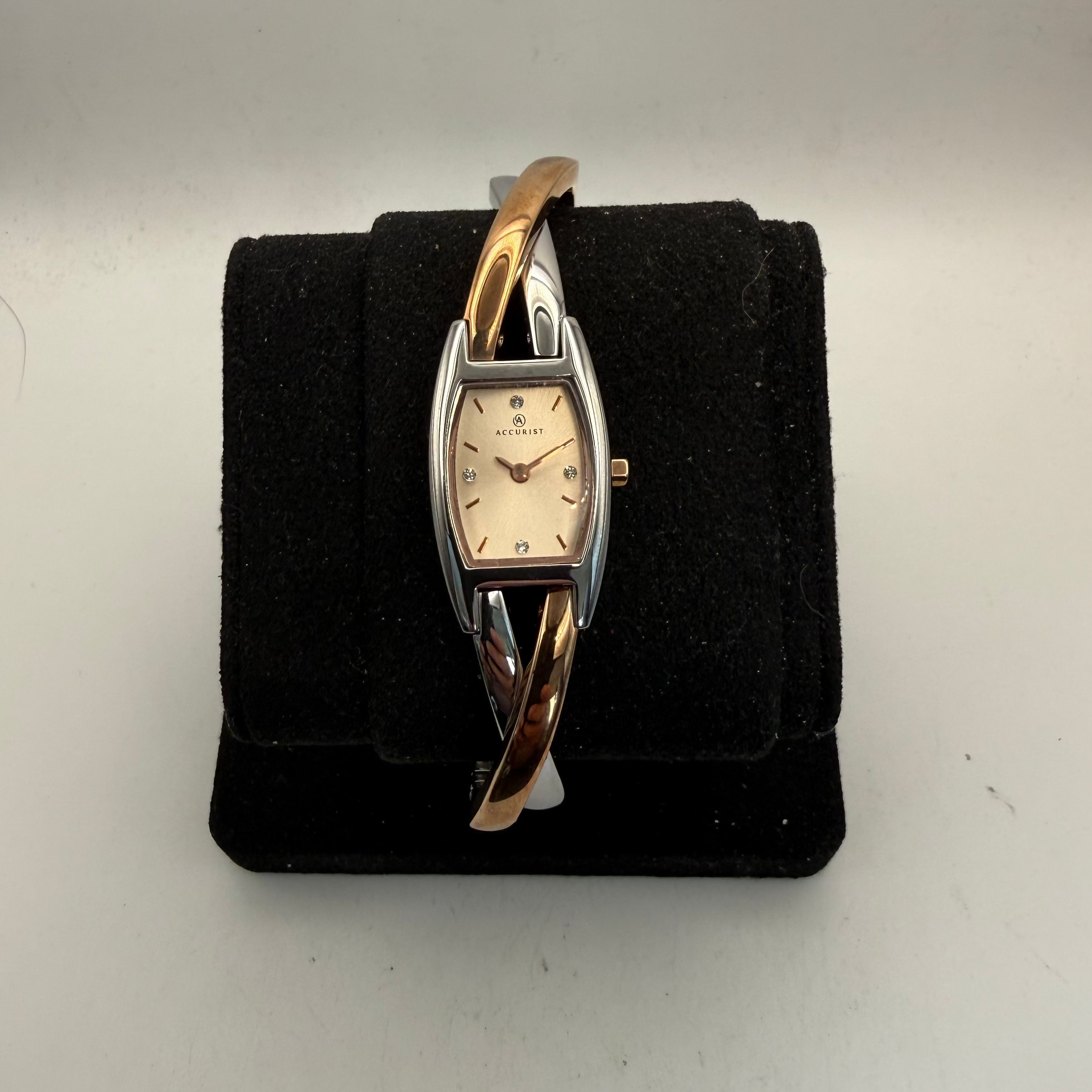 Accurist Ladies Dress Watch & Jewellery Set (Fully Tested and Working)- £35.00