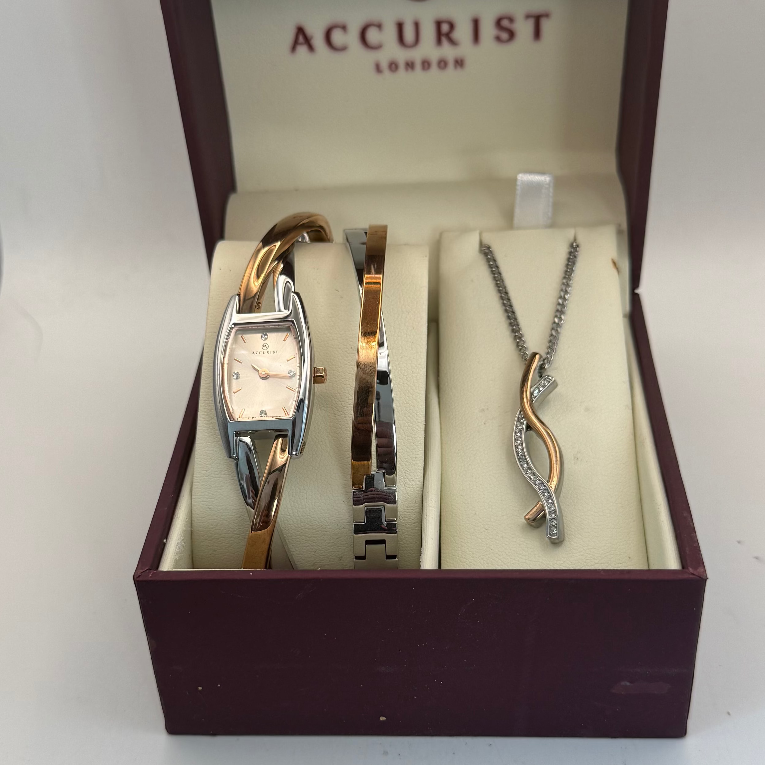Accurist Ladies Dress Watch & Jewellery Set (Fully Tested and Working)- £35.00