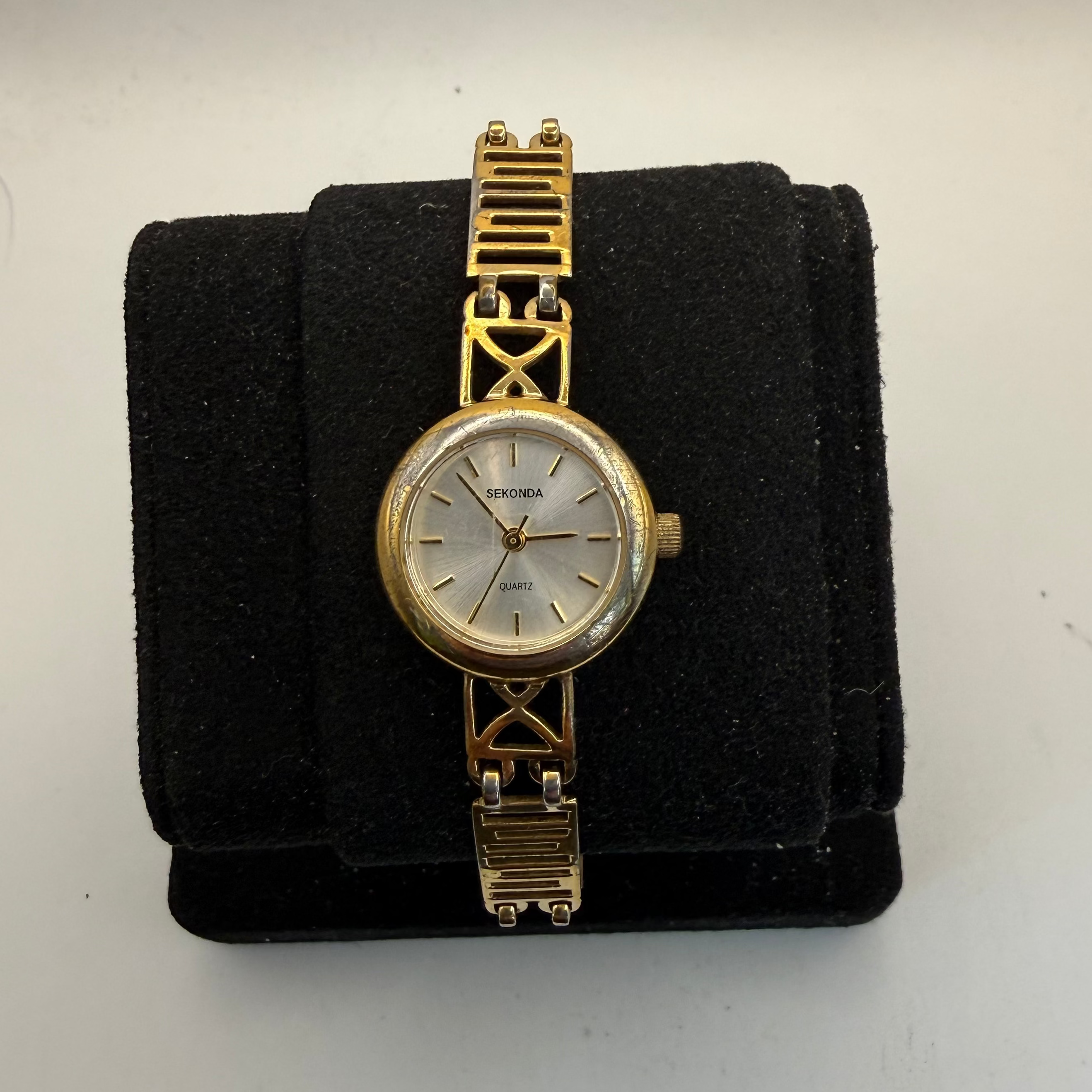 Sekonda Ladies Vintage Quartz Watch (Fully Tested and Working)- £8.00