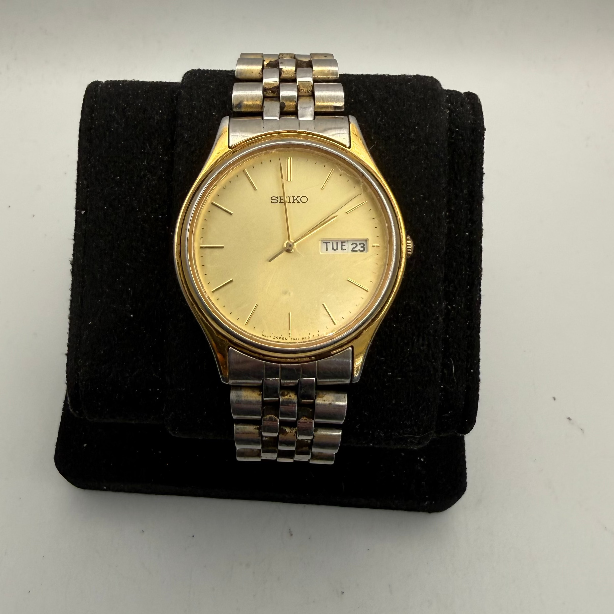 Vintage Seiko 7N43-8A99 Day Date Gold Tone Quartz Watch (Fully Tested and Working)- £70.00