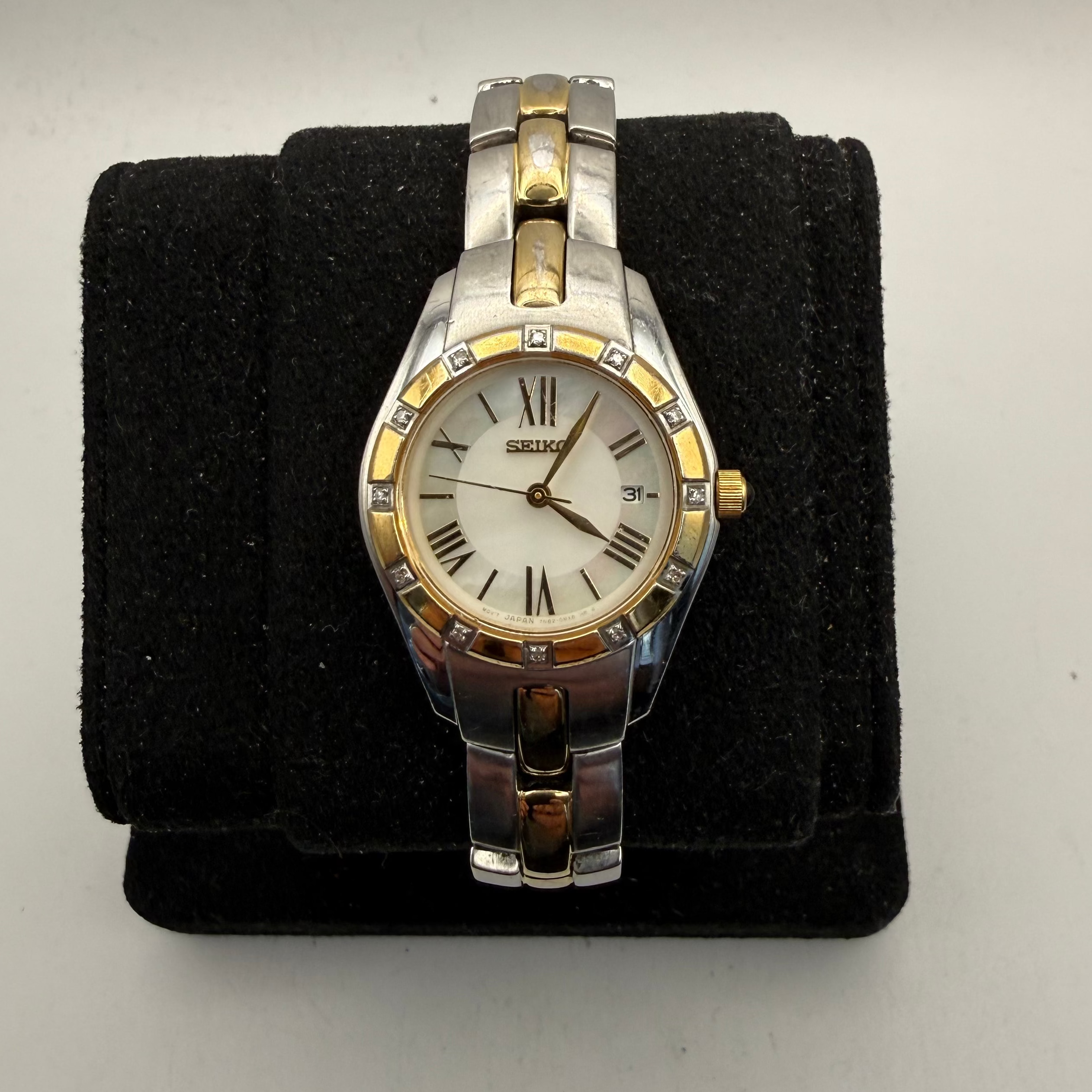 Seiko Ladies Two-Tone Quartz Watch – White Dial – New Battery Fitted- £35.00