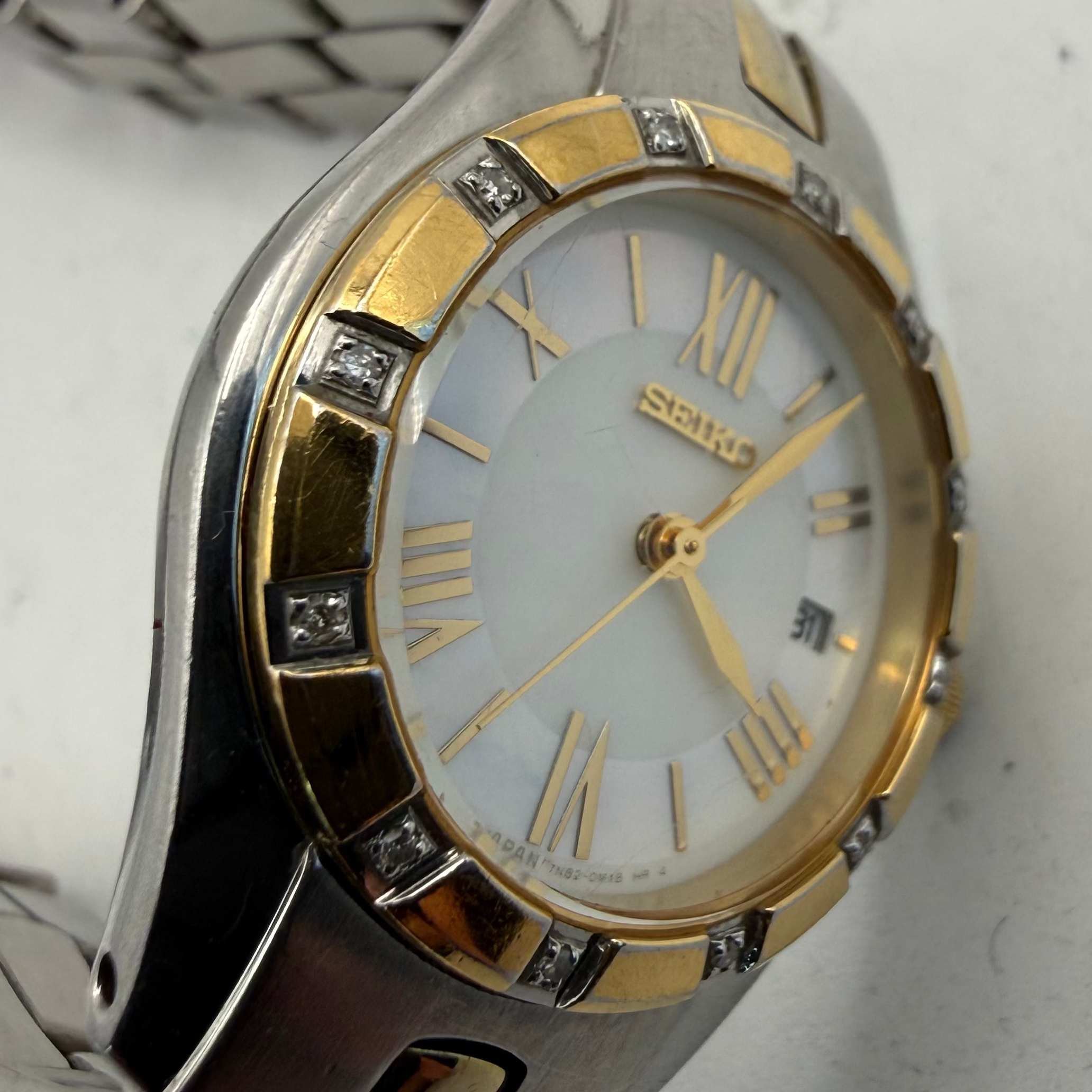 Seiko Ladies Two-Tone Quartz Watch – White Dial – New Battery Fitted- £35.00