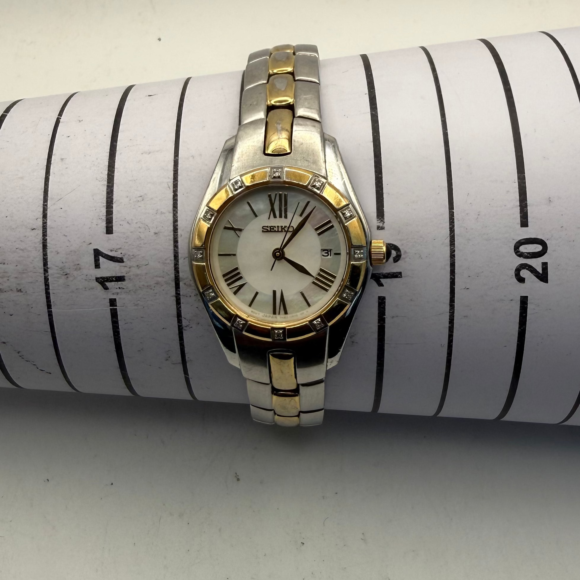 Seiko Ladies Two-Tone Quartz Watch – White Dial – New Battery Fitted- £35.00