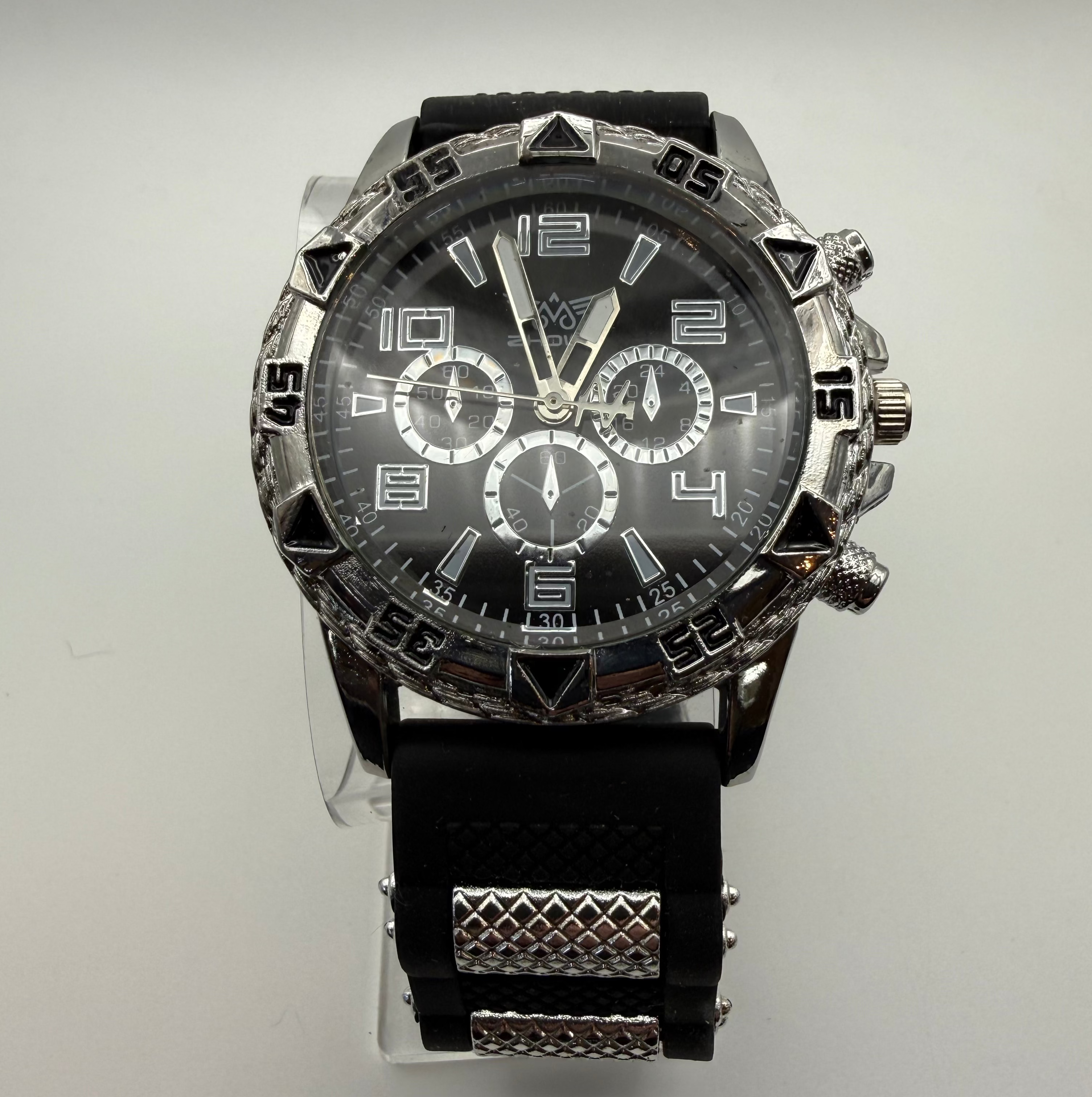 ZHOUWE Men's Quartz Chronograph- £12.99