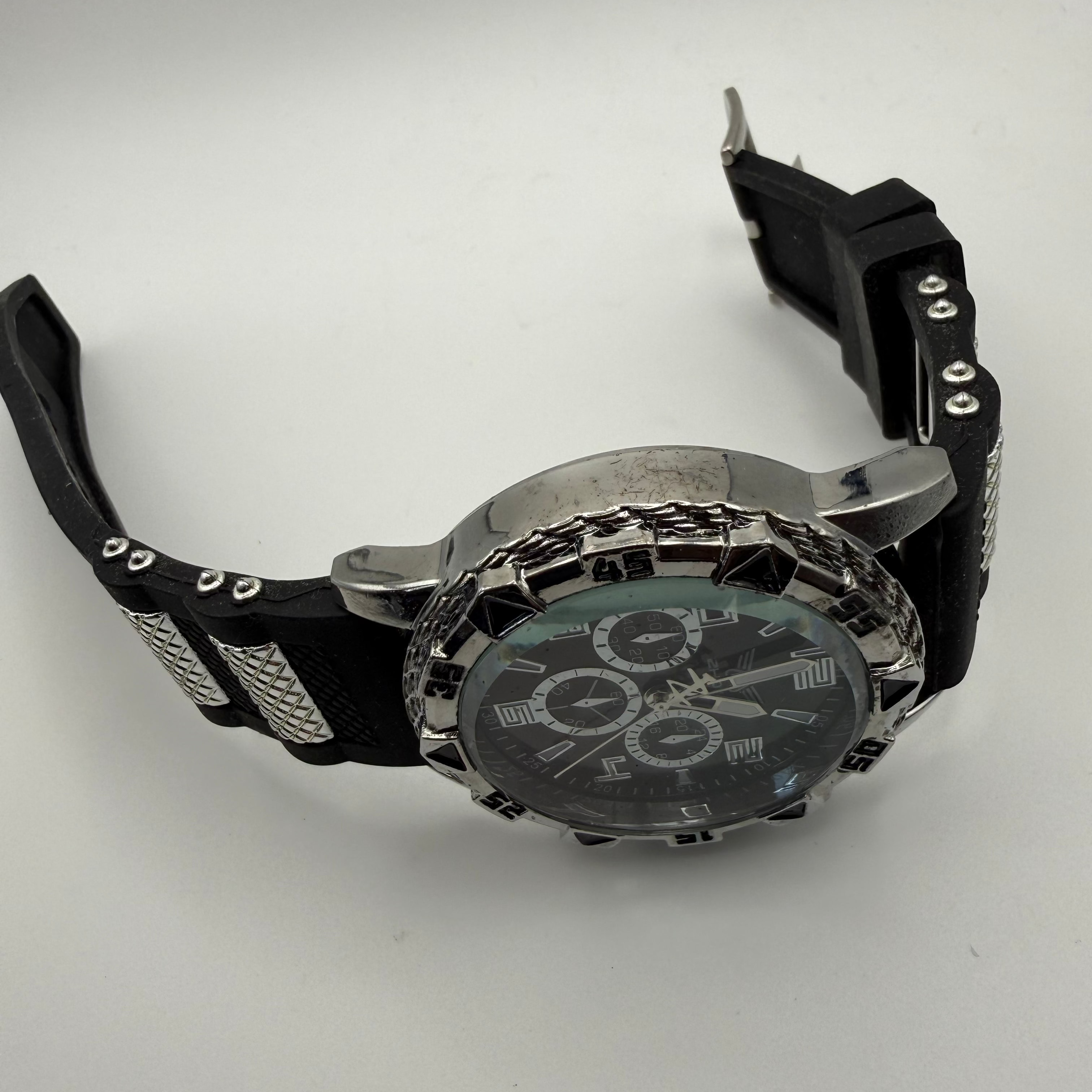 ZHOUWE Men's Quartz Chronograph- £12.99