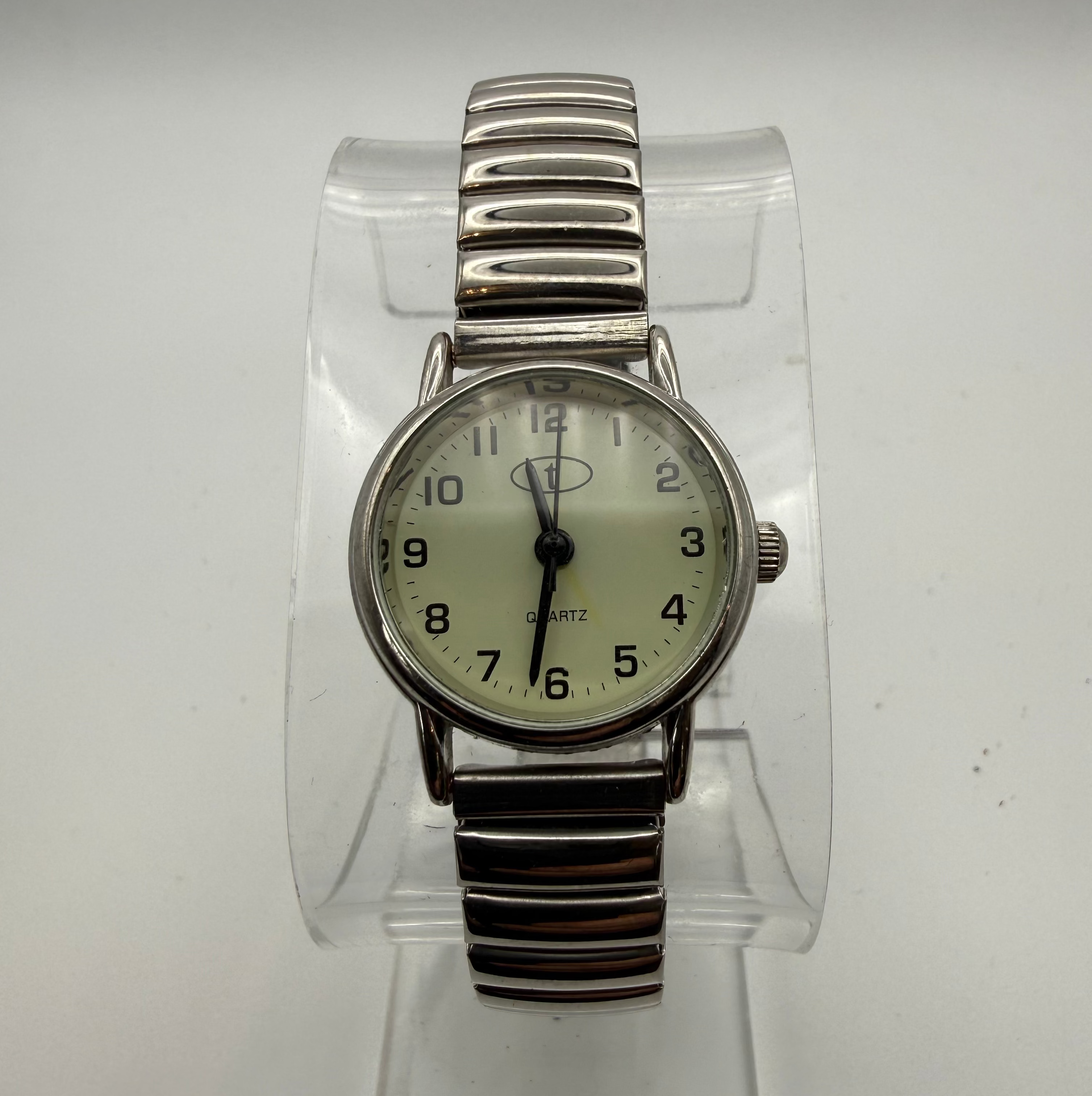 No Brand- Classic “t” Quartz Ladies Watch – Silver Tone, Expandable Bracele- £9.99