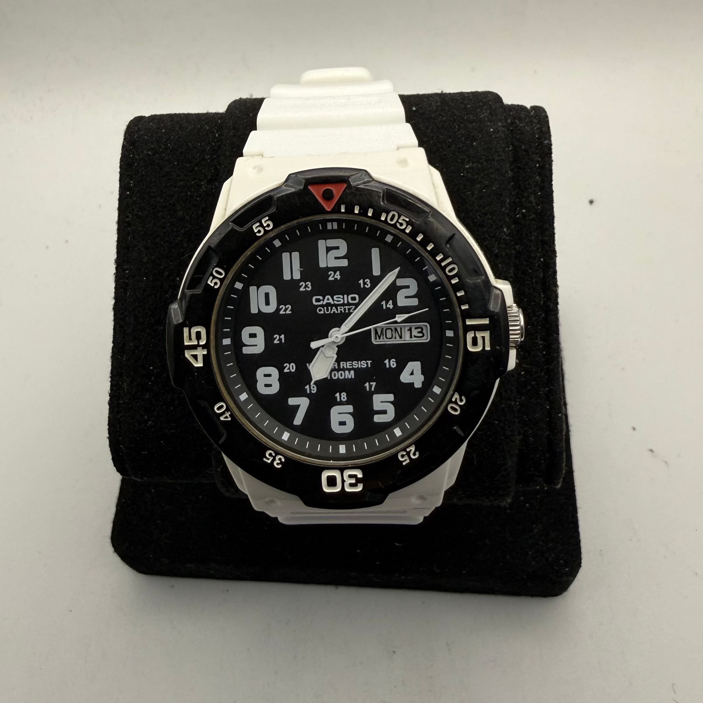 Casio MRW-200H White Resin Strap 100M Day Date Watch 45mm (Fully Tested and Working- £25.00