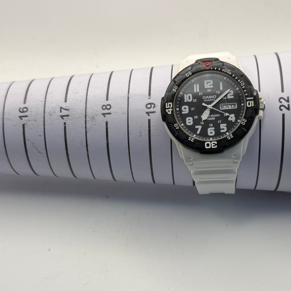 Casio MRW-200H White Resin Strap 100M Day Date Watch 45mm (Fully Tested and Working- £25.00