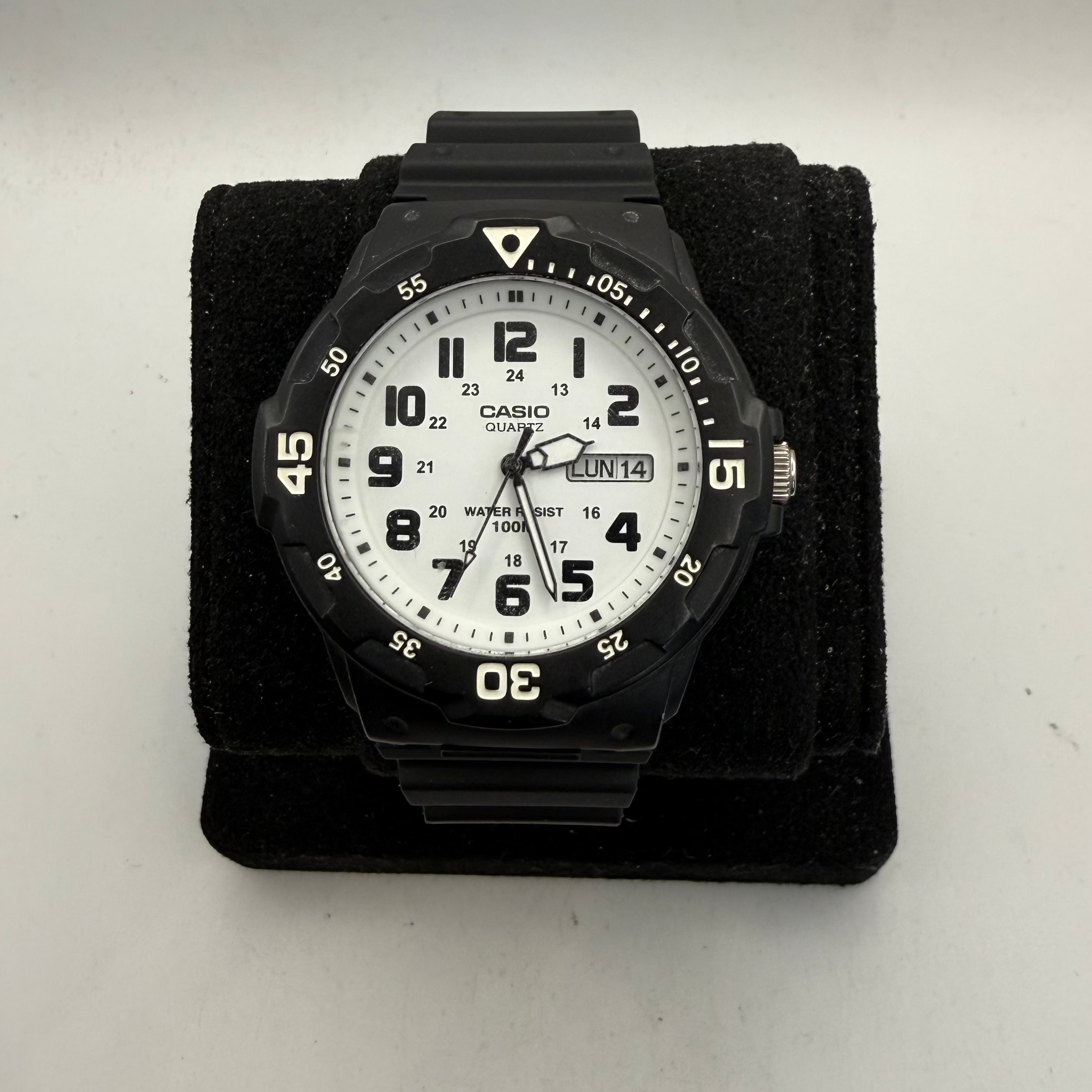 Casio MRW-200H Quartz Men's Watch Black & White 100M WR 45mm (Fully Tested and Working- £35.00