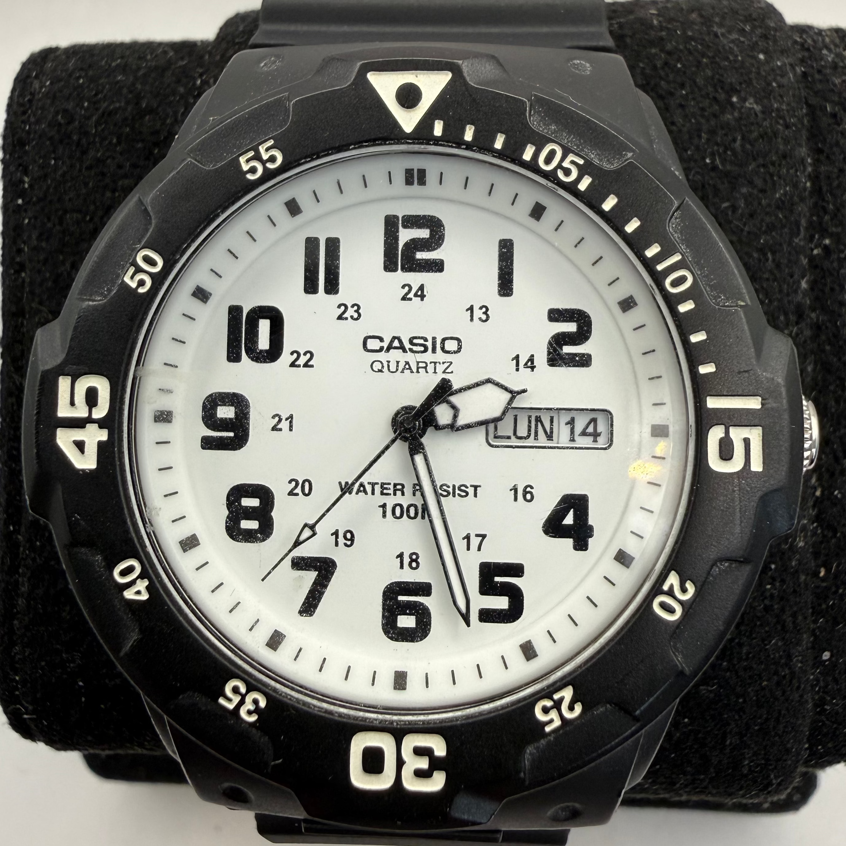 Casio MRW-200H Quartz Men's Watch Black & White 100M WR 45mm (Fully Tested and Working- £35.00