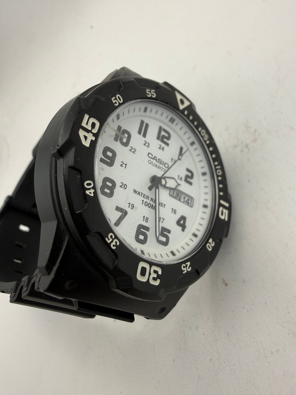 Casio MRW-200H Quartz Men's Watch Black & White 100M WR 45mm (Fully Tested and Working- £35.00