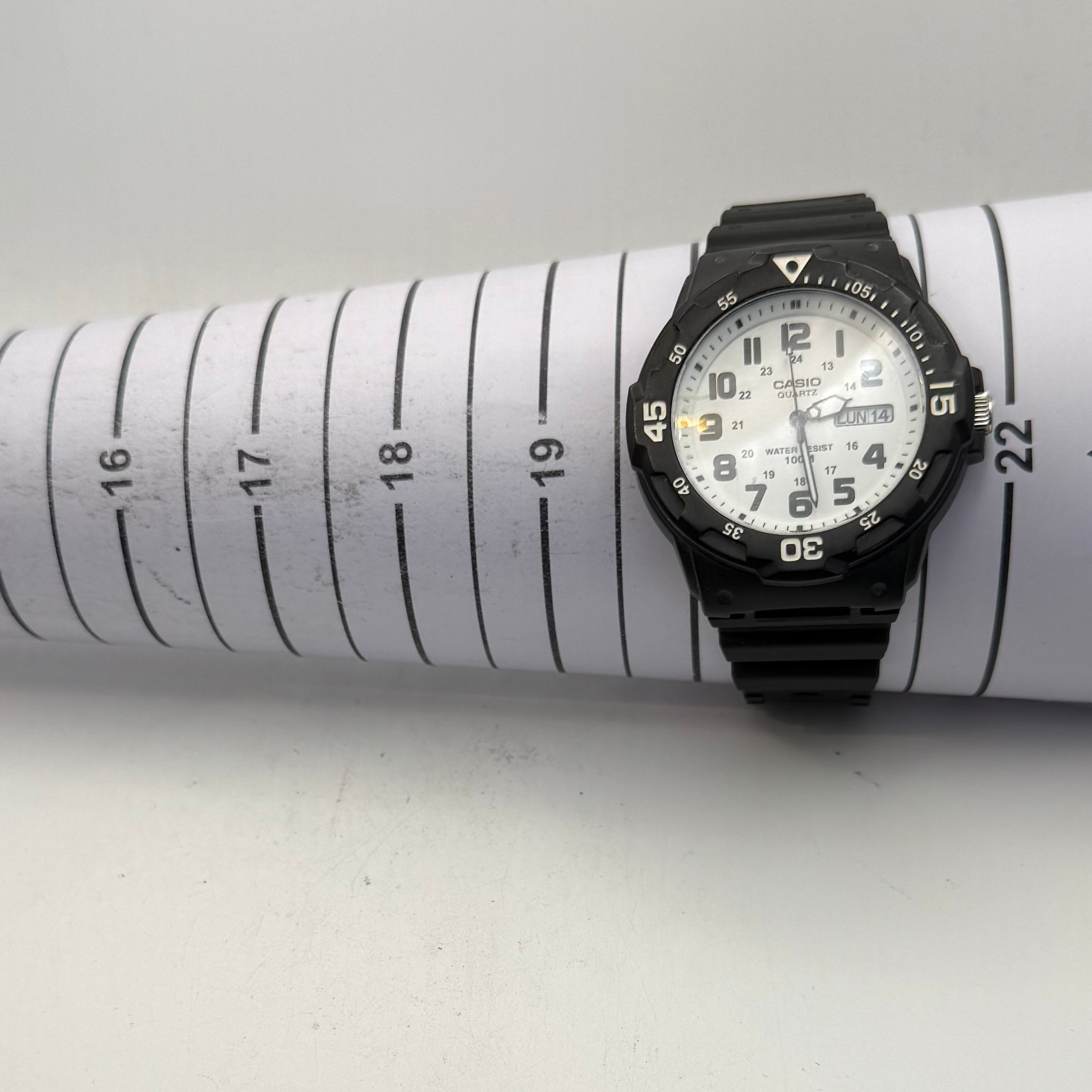 Casio MRW-200H Quartz Men's Watch Black & White 100M WR 45mm (Fully Tested and Working- £35.00