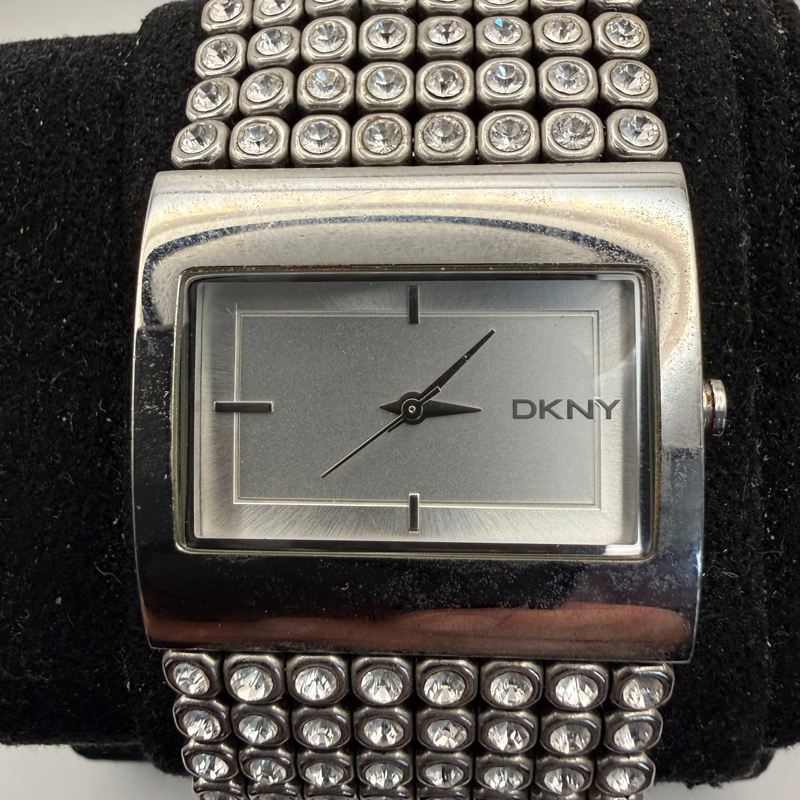 DKNY NY-4661 Crystal Set Stainless Steel Ladies Watch (Fully Tested and Working)- £35.00