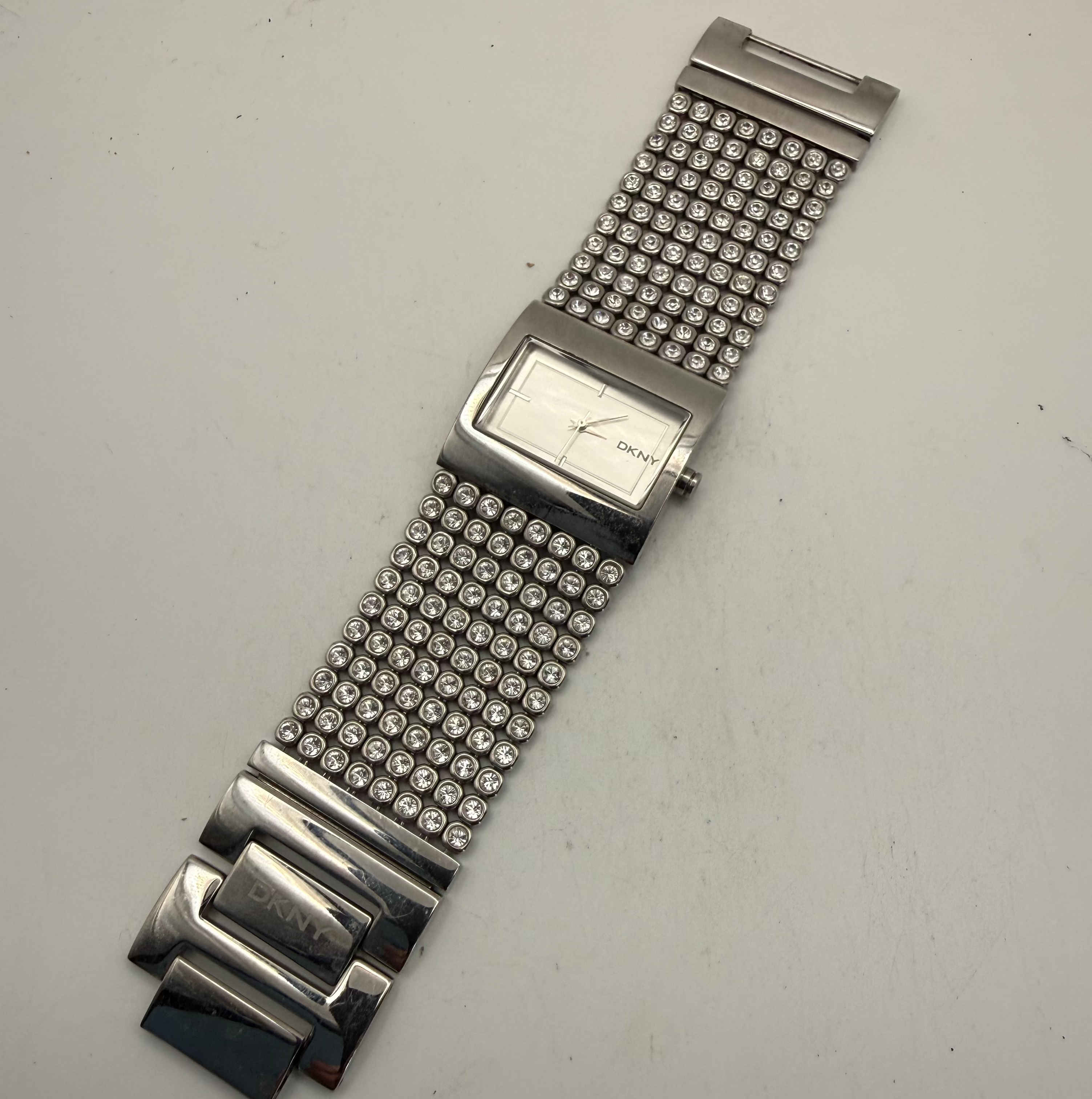 DKNY NY-4661 Crystal Set Stainless Steel Ladies Watch (Fully Tested and Working)- £35.00