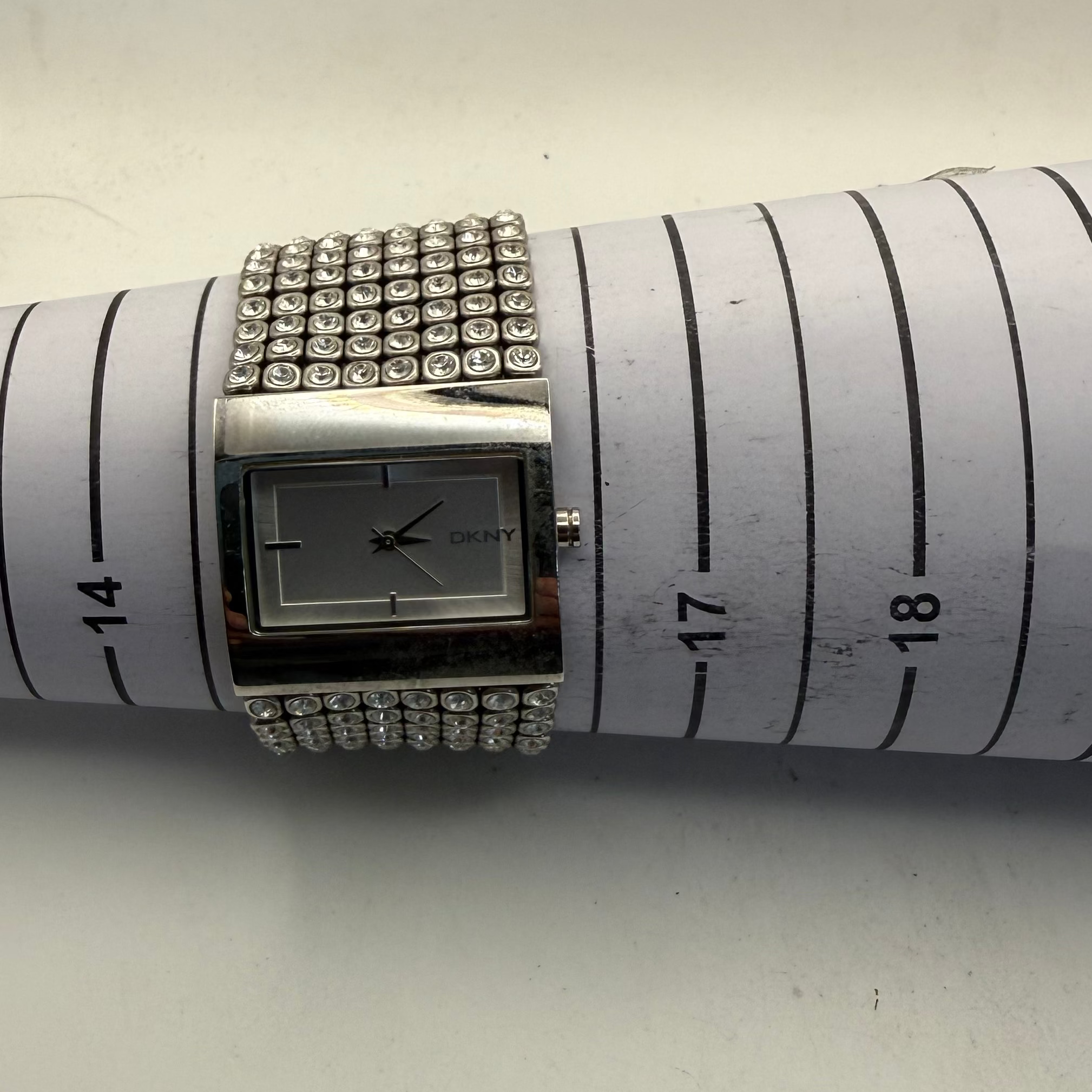 DKNY NY-4661 Crystal Set Stainless Steel Ladies Watch (Fully Tested and Working)- £35.00