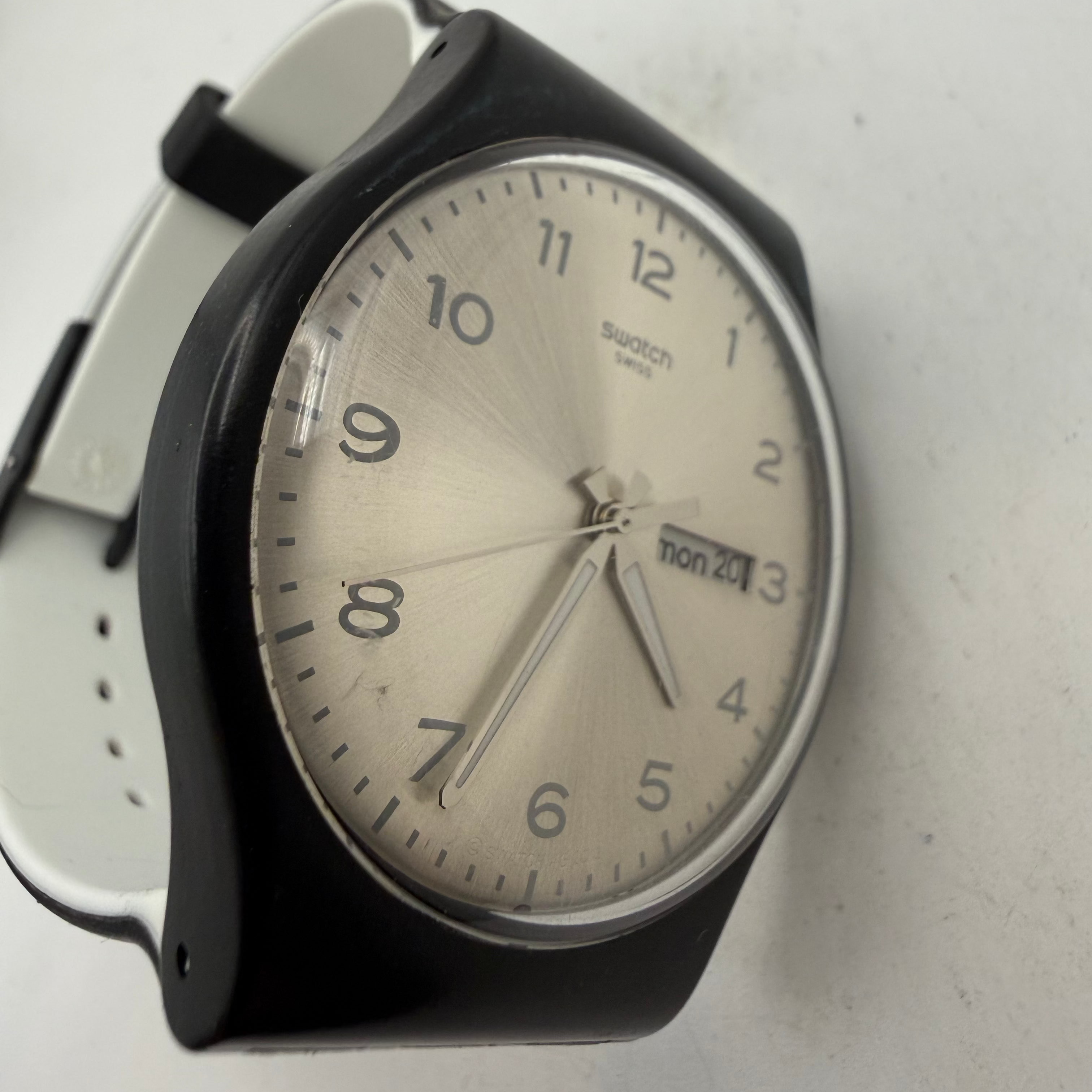 Swatch Originals Gent Silver Dial Day-Date Swiss Quartz Watch (Fully Tested and Working)- £35.00