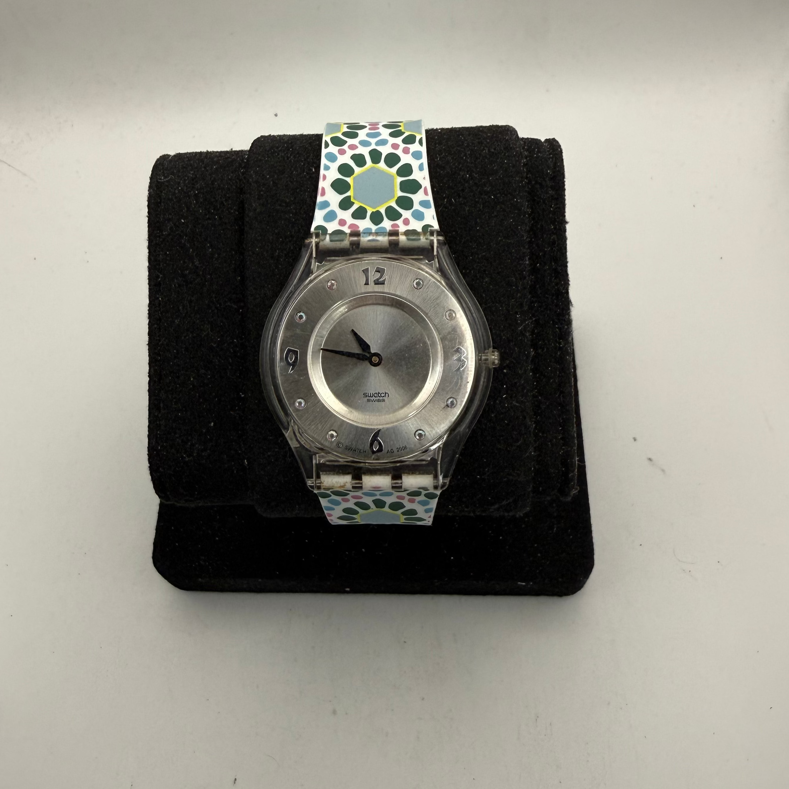 Swatch Ladies Silver Dial Patterned Silicone Strap Quartz Watch AG 2008 (Fully Tested and Working)- £35.00