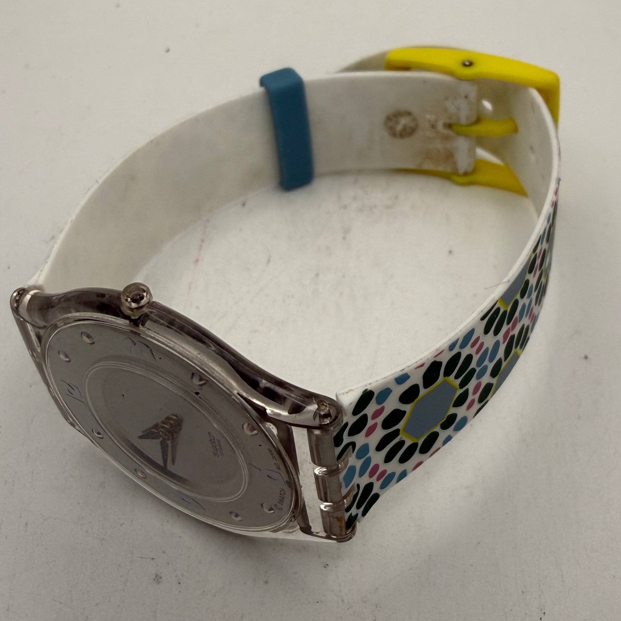 Swatch Ladies Silver Dial Patterned Silicone Strap Quartz Watch AG 2008 (Fully Tested and Working)- £35.00