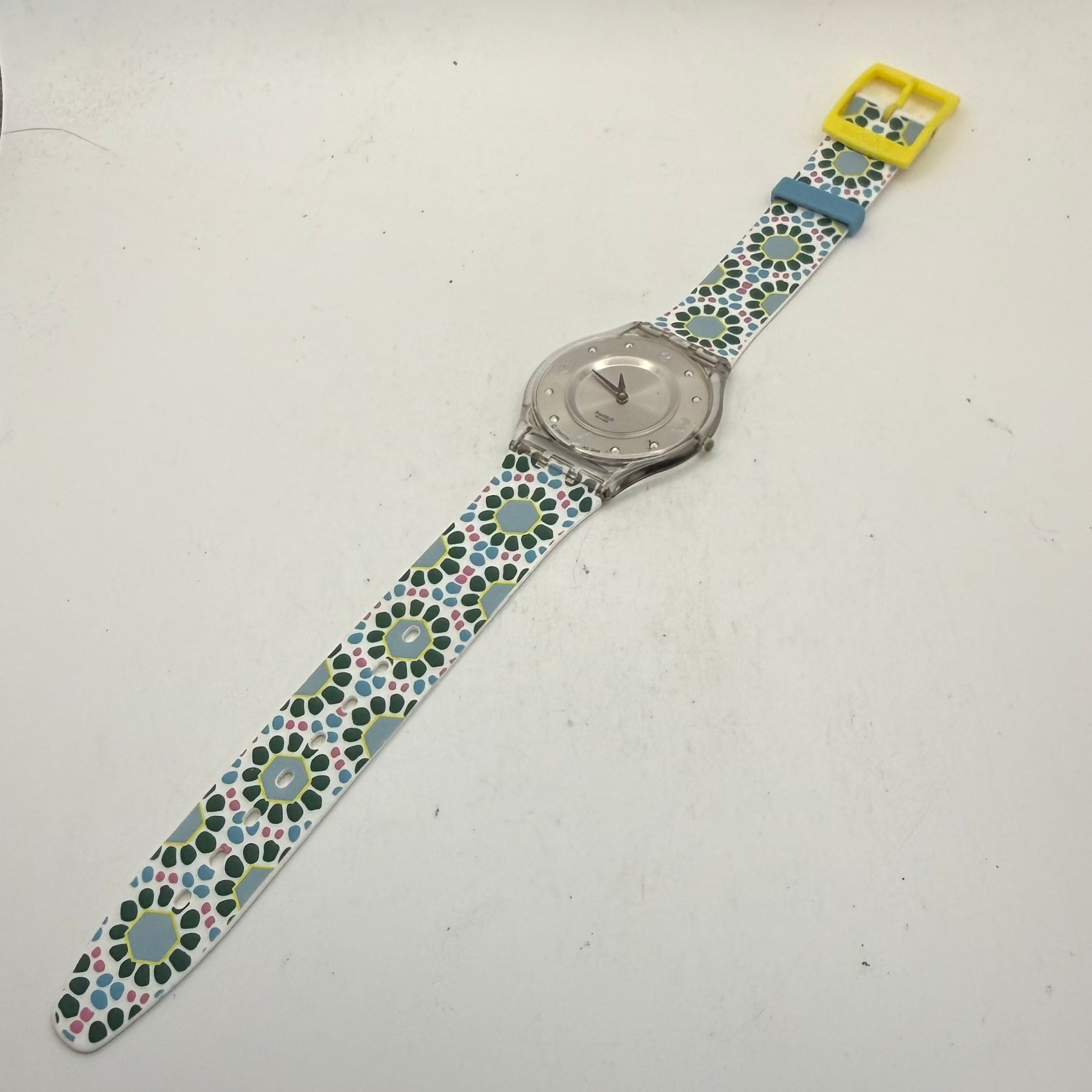 Swatch Ladies Silver Dial Patterned Silicone Strap Quartz Watch AG 2008 (Fully Tested and Working)- £35.00