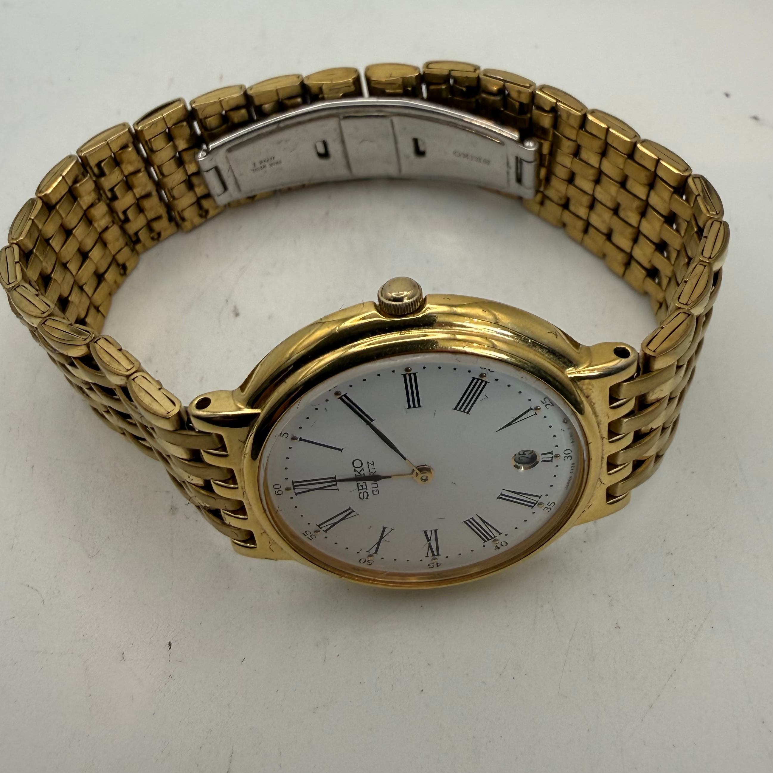 Seiko Gold-Tone Quartz Roman Numeral Date Watch 5Y30-6040 (Fully Tested and Working)- £80.00
