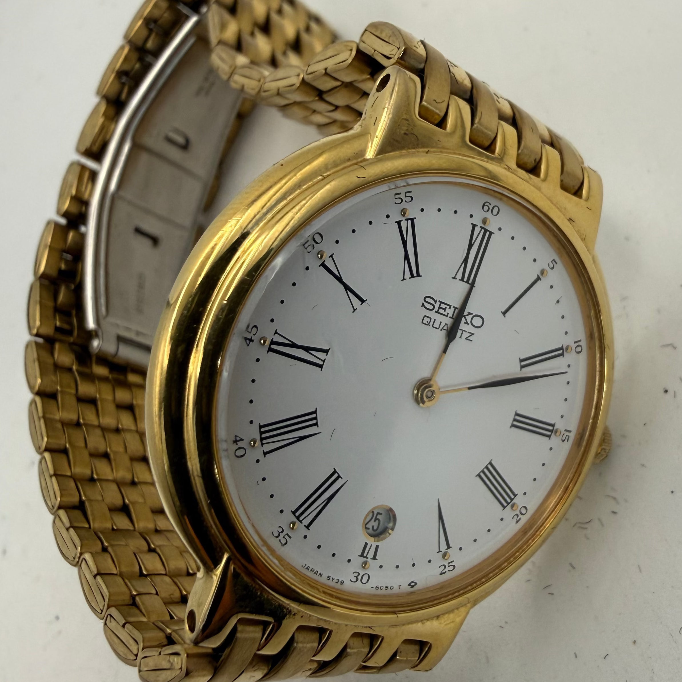 Seiko Gold-Tone Quartz Roman Numeral Date Watch 5Y30-6040 (Fully Tested and Working)- £80.00