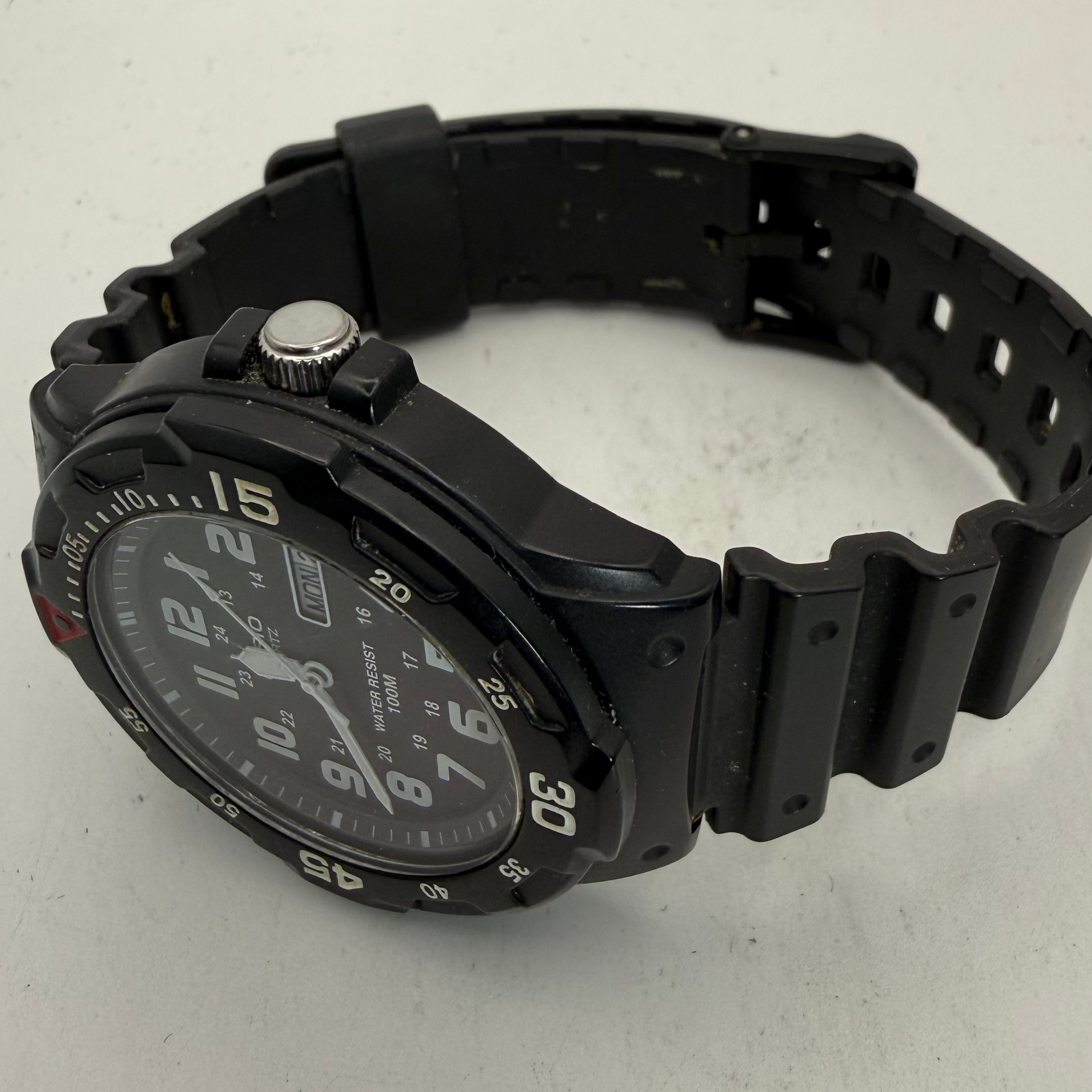 Casio MRW-200H Black Day/Date Quartz Men's Watch (Fully Tested and Working)- £25.00