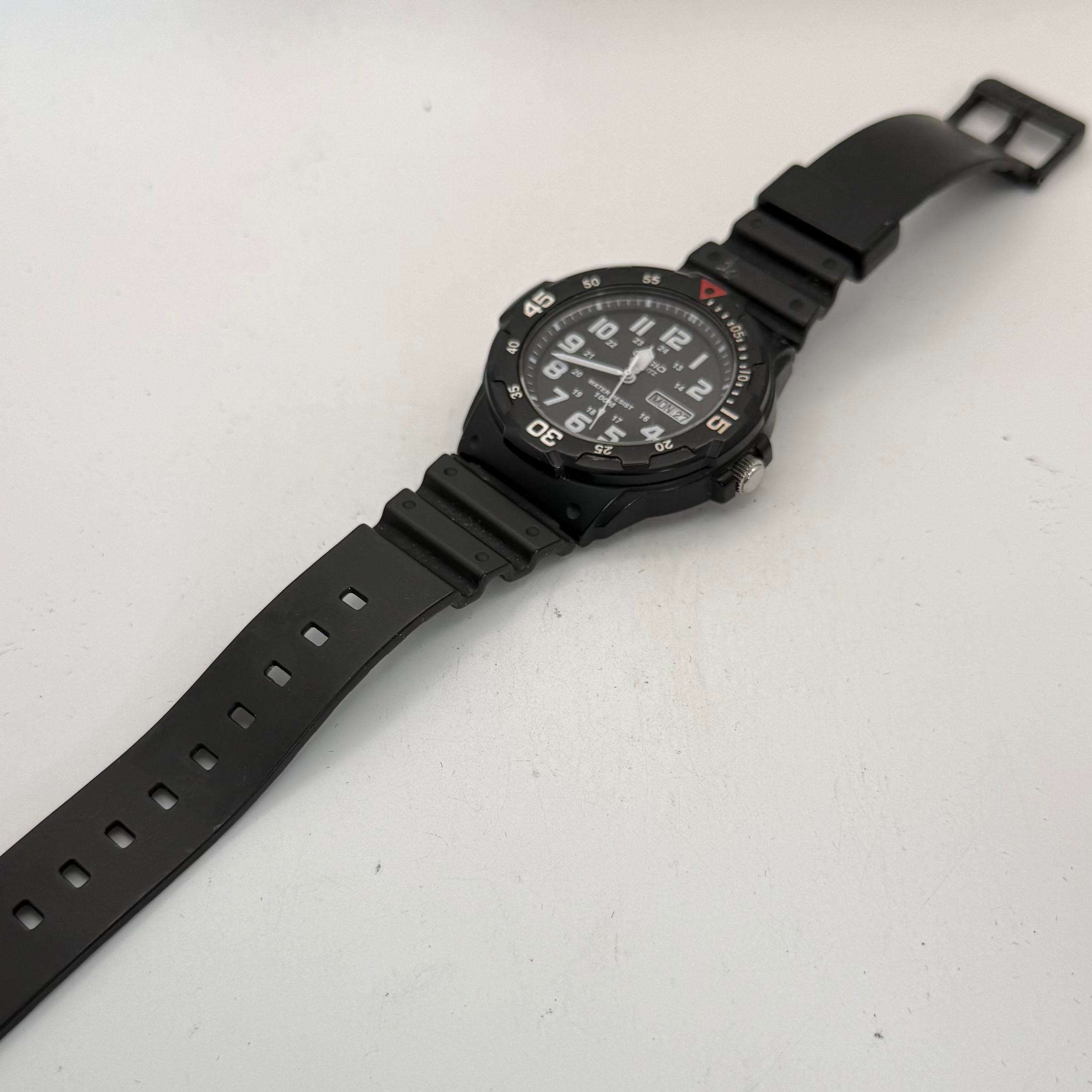 Casio MRW-200H Black Day/Date Quartz Men's Watch (Fully Tested and Working)- £25.00