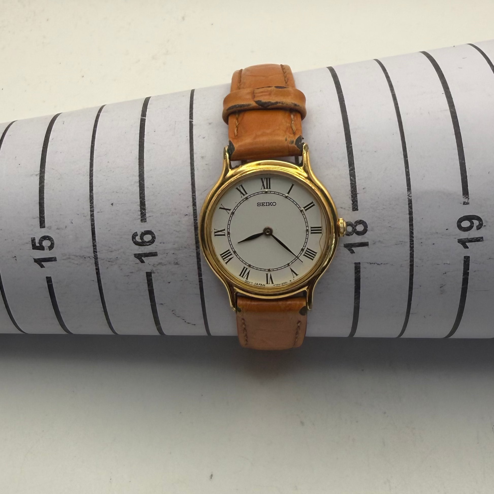 Seiko V700-6091 Ladies Quartz Watch Gold Tone White Roman Dial (Fully Tested and Working)- £30.00