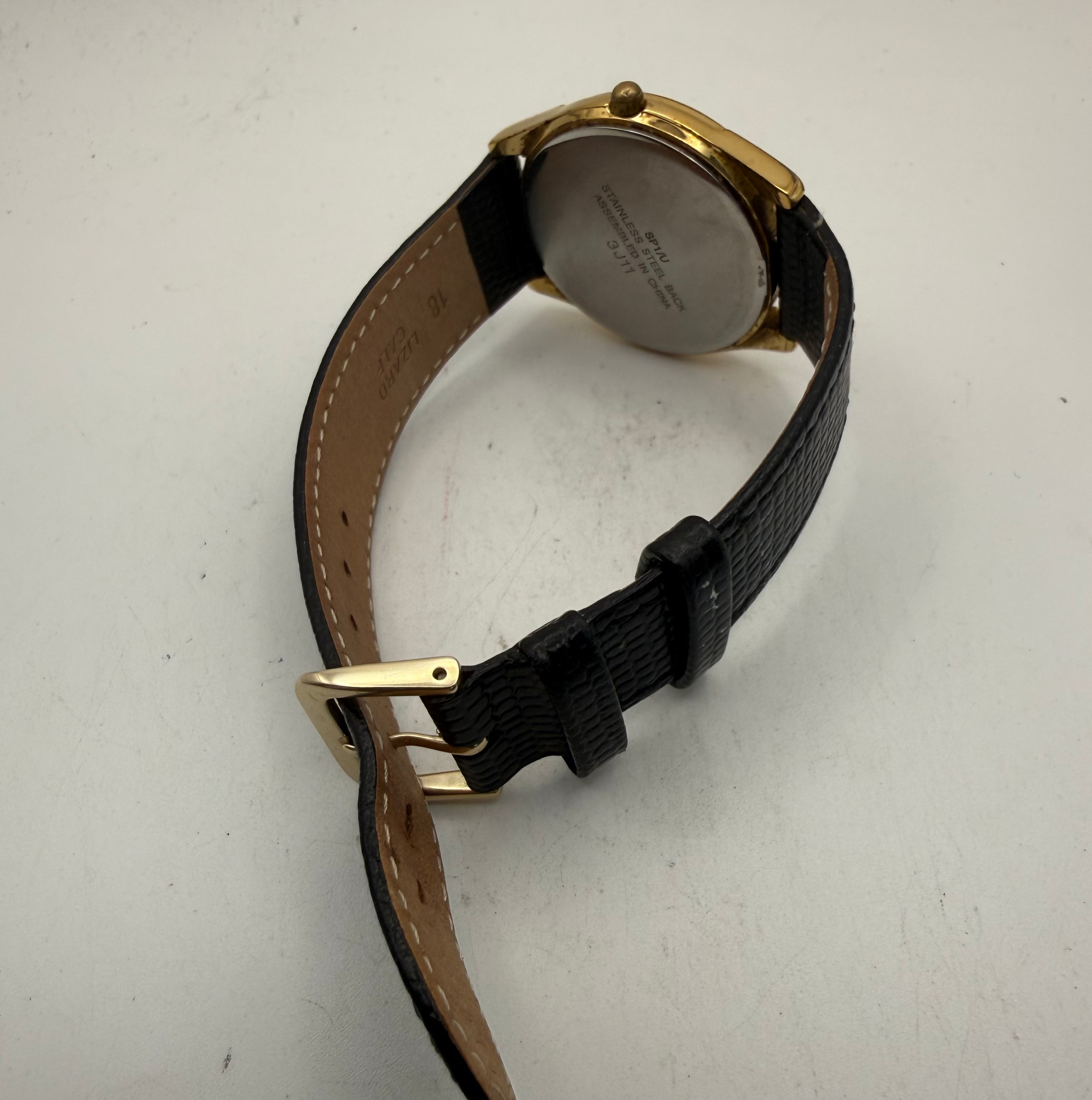 Accurist Vintage Gold Tone Date Quartz Men's Watch Black Leather Strap (Fully Tested and Working)- £20.00