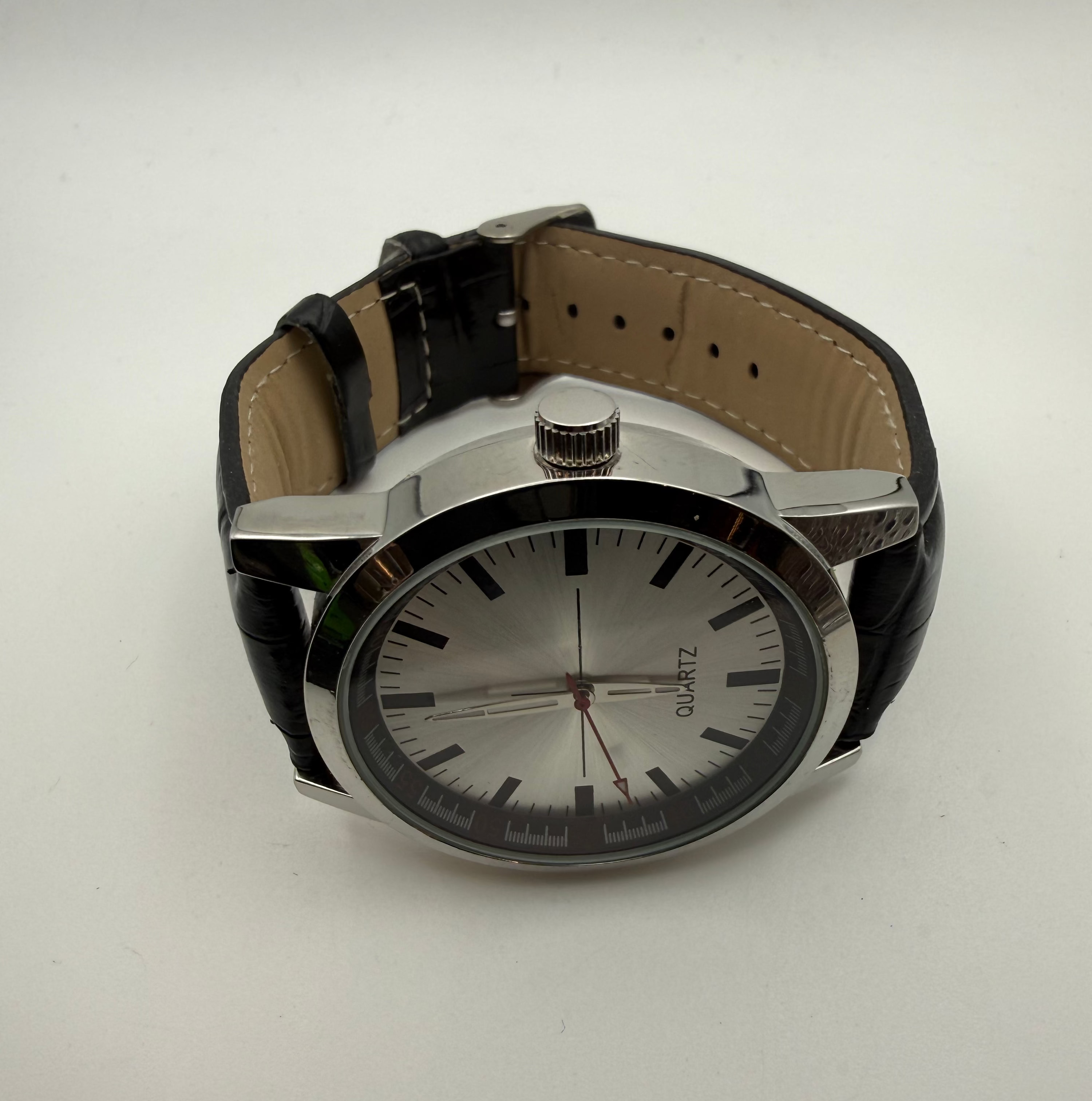 Sports Scene Quartz Watch – Silver Sunburst Dial- £19.99