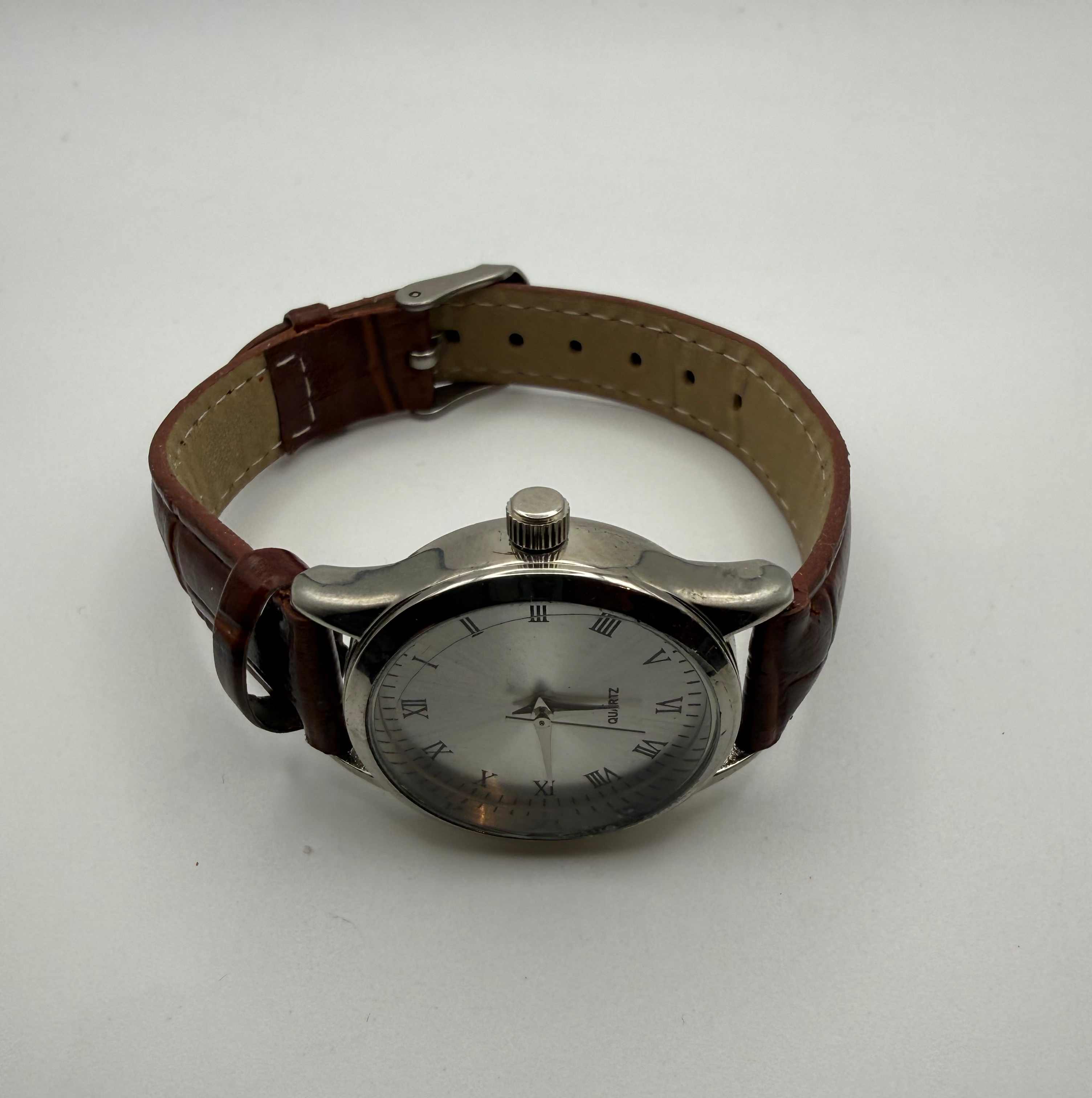 Classic Roman Numeral Quartz Dress Watch – Champagne Dial – Brown Leather Strap- £14.95