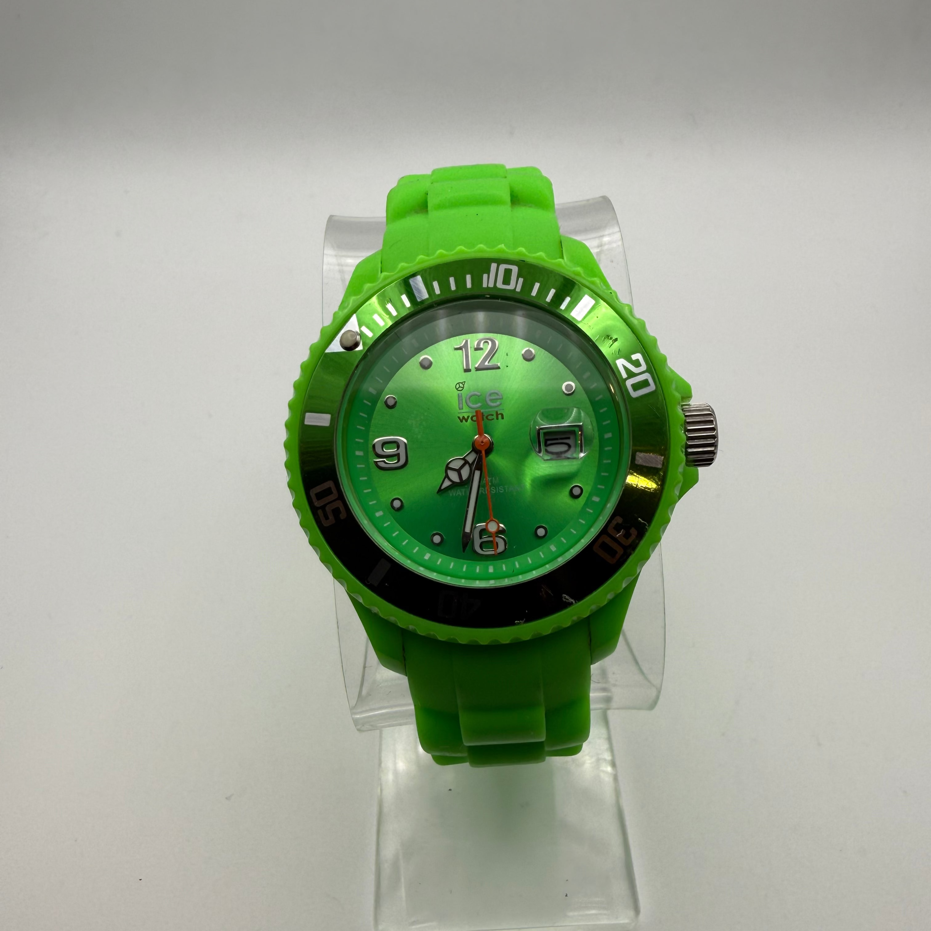 Ice-Watch Neon Green 10ATM – Boxed Se- £24.99