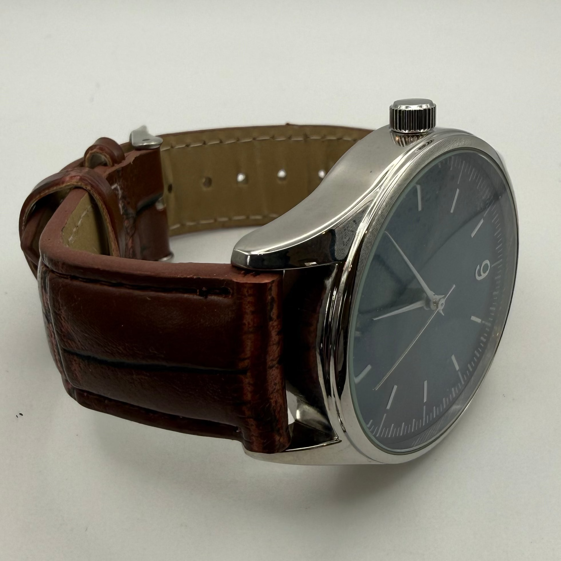 Minimalist Blue Dial Men’s Watch – Brown Leather Strap- £5.99