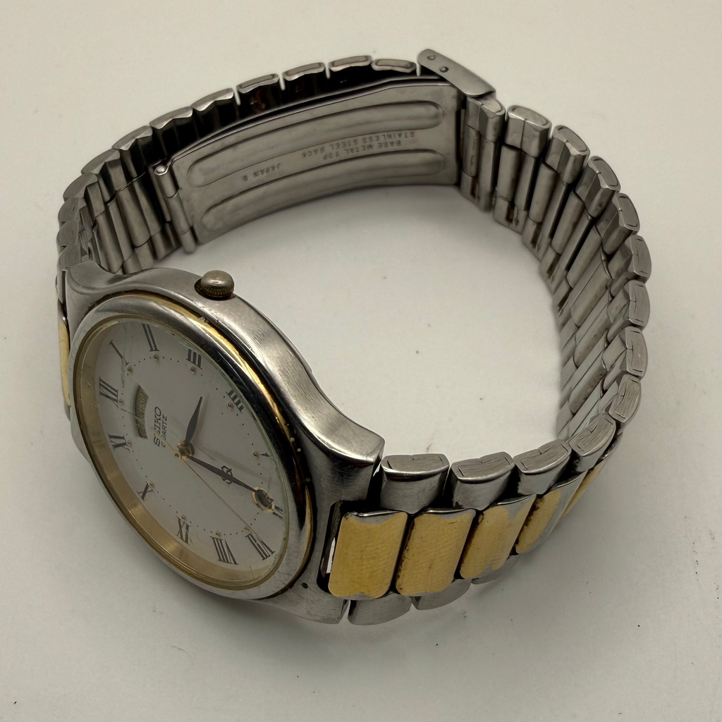 Seiko Quartz 5Y23-8203 Day Date Two-Tone White Roman Dial Watch- £69.99