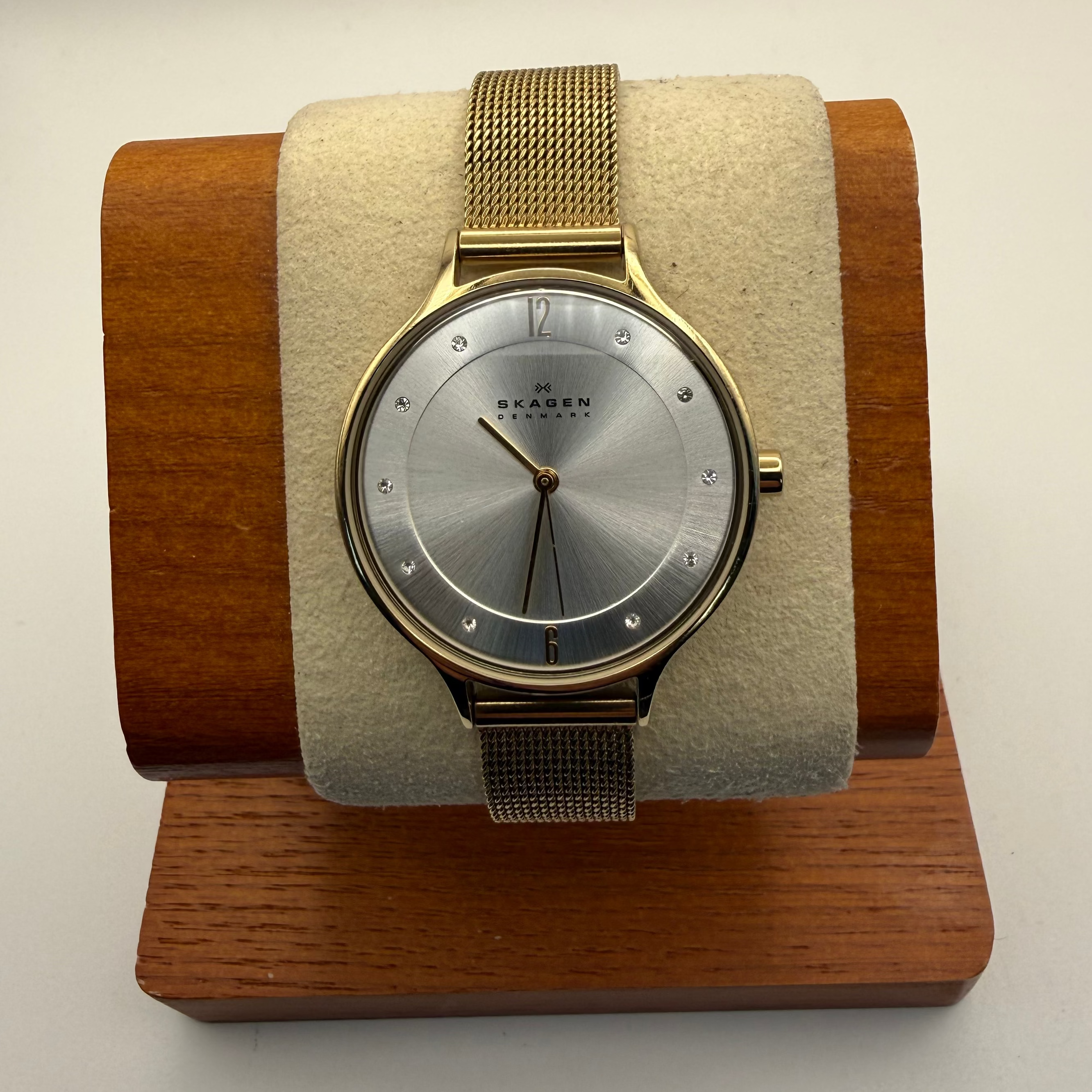 Skagen Denmark Ladies Gold Tone Mesh Bracelet Watch – Crystal Dial- £29.95
