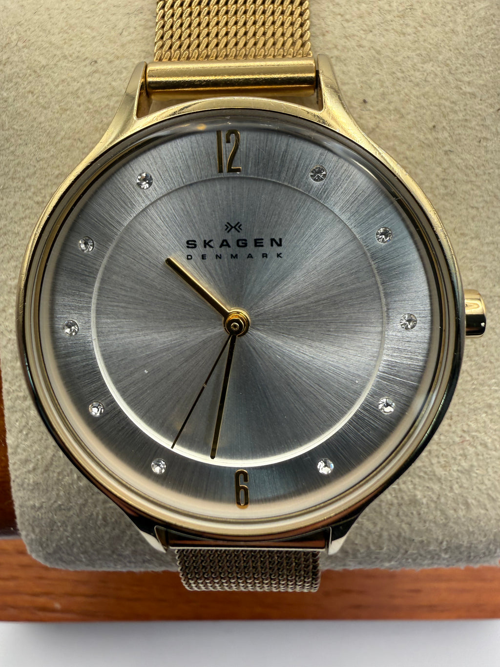 Skagen Denmark Ladies Gold Tone Mesh Bracelet Watch – Crystal Dial- £29.95