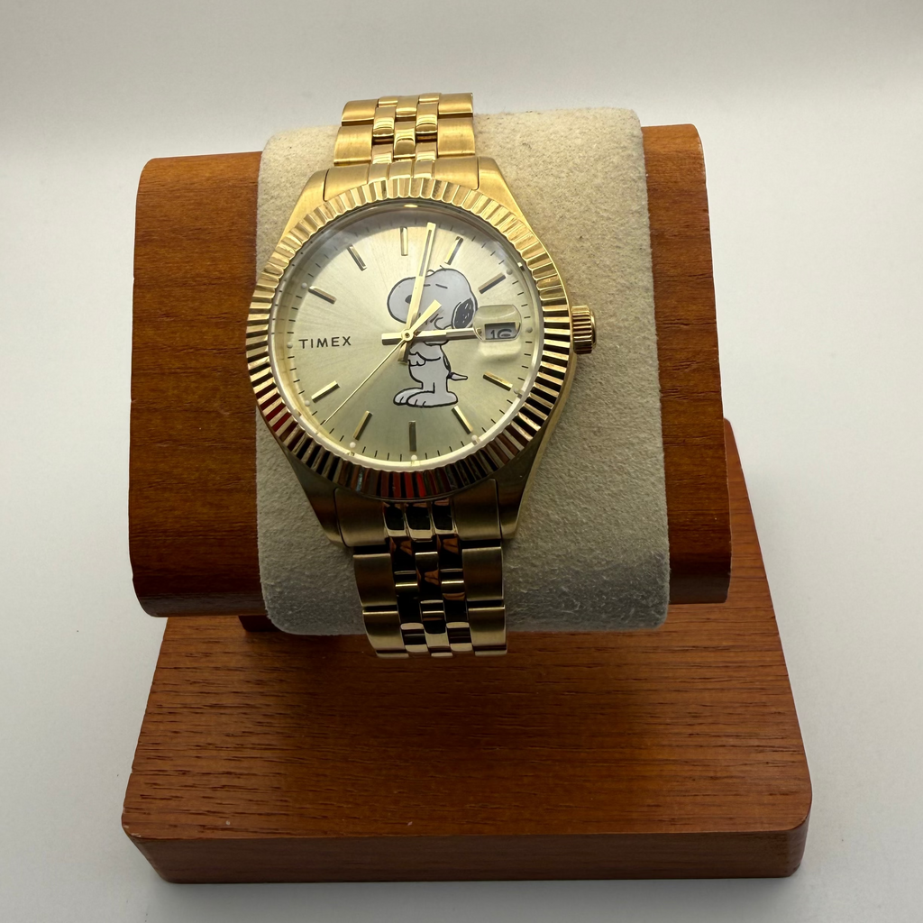 Timex x Peanuts Snoopy Gold Tone Bracelet Watch – Boxed Set- £74.95