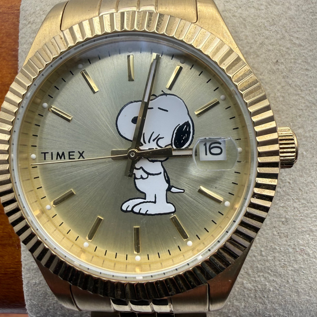 Timex x Peanuts Snoopy Gold Tone Bracelet Watch – Boxed Set- £74.95