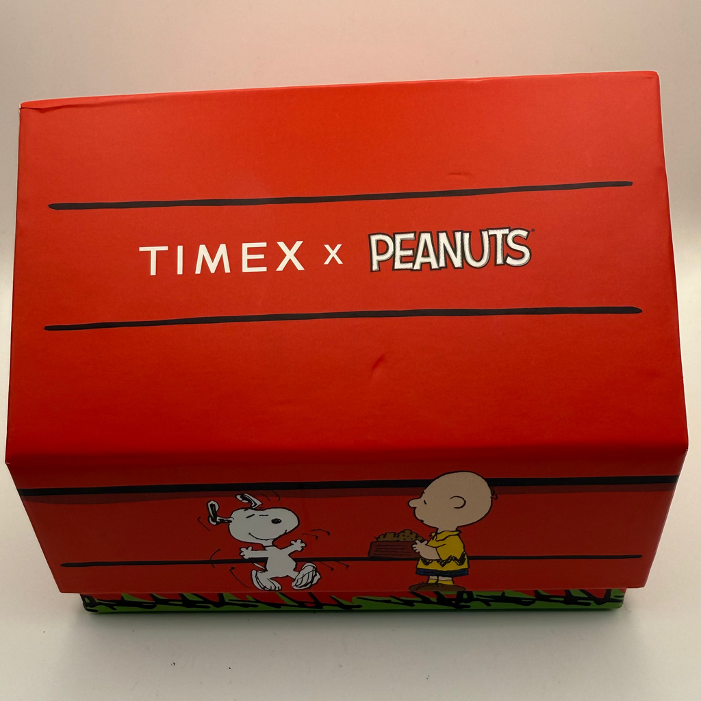Timex x Peanuts Snoopy Gold Tone Bracelet Watch – Boxed Set- £74.95