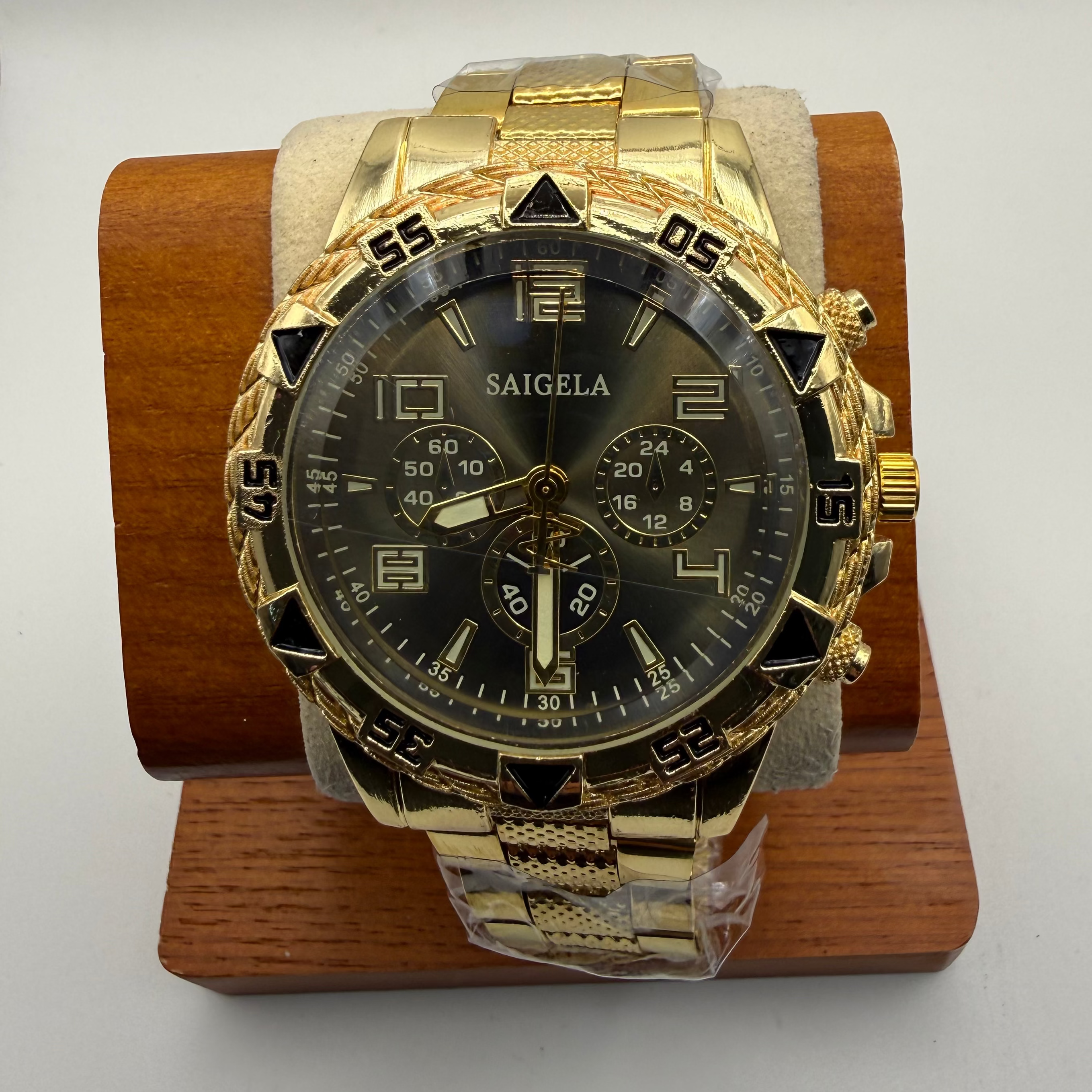 SAIGELA Gold Tone Fashion Watch Black Dial New In Gift Box- £7.99