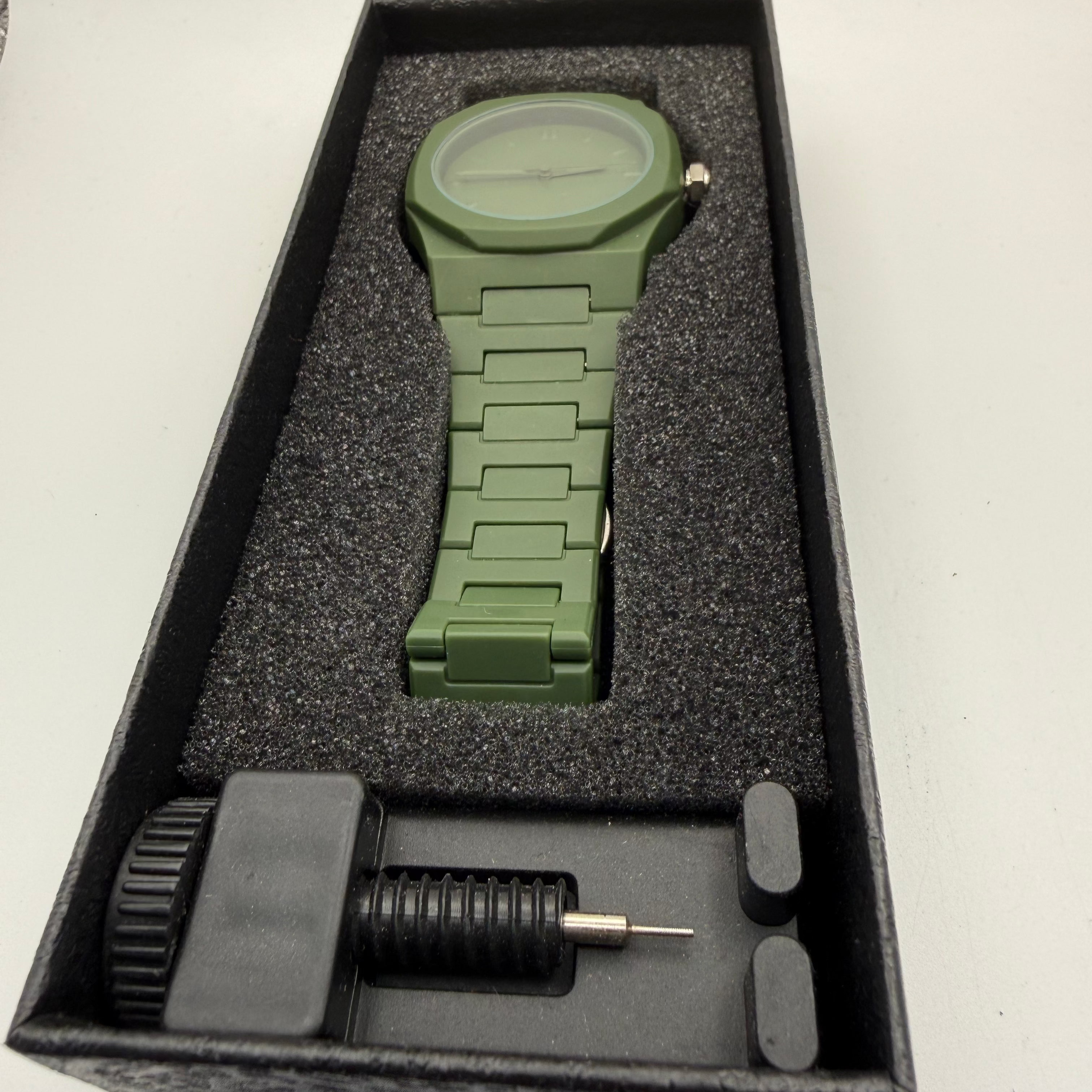 Green Monochrome Statement Watch – New in Box- £24.99