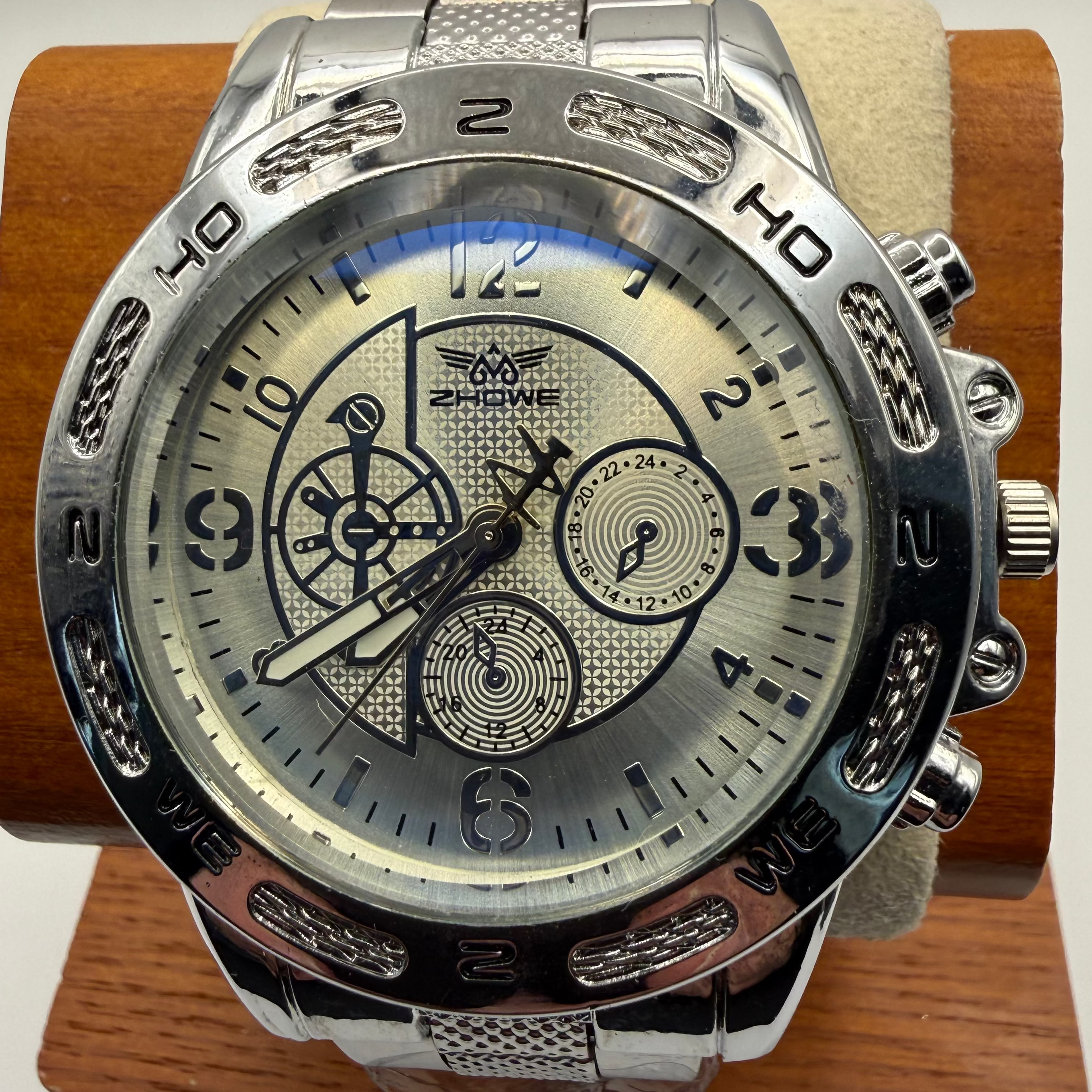 ZHOWE Silver Dial Chronograph Style Quartz Watch – Stainless Steel Bracele- £14.99