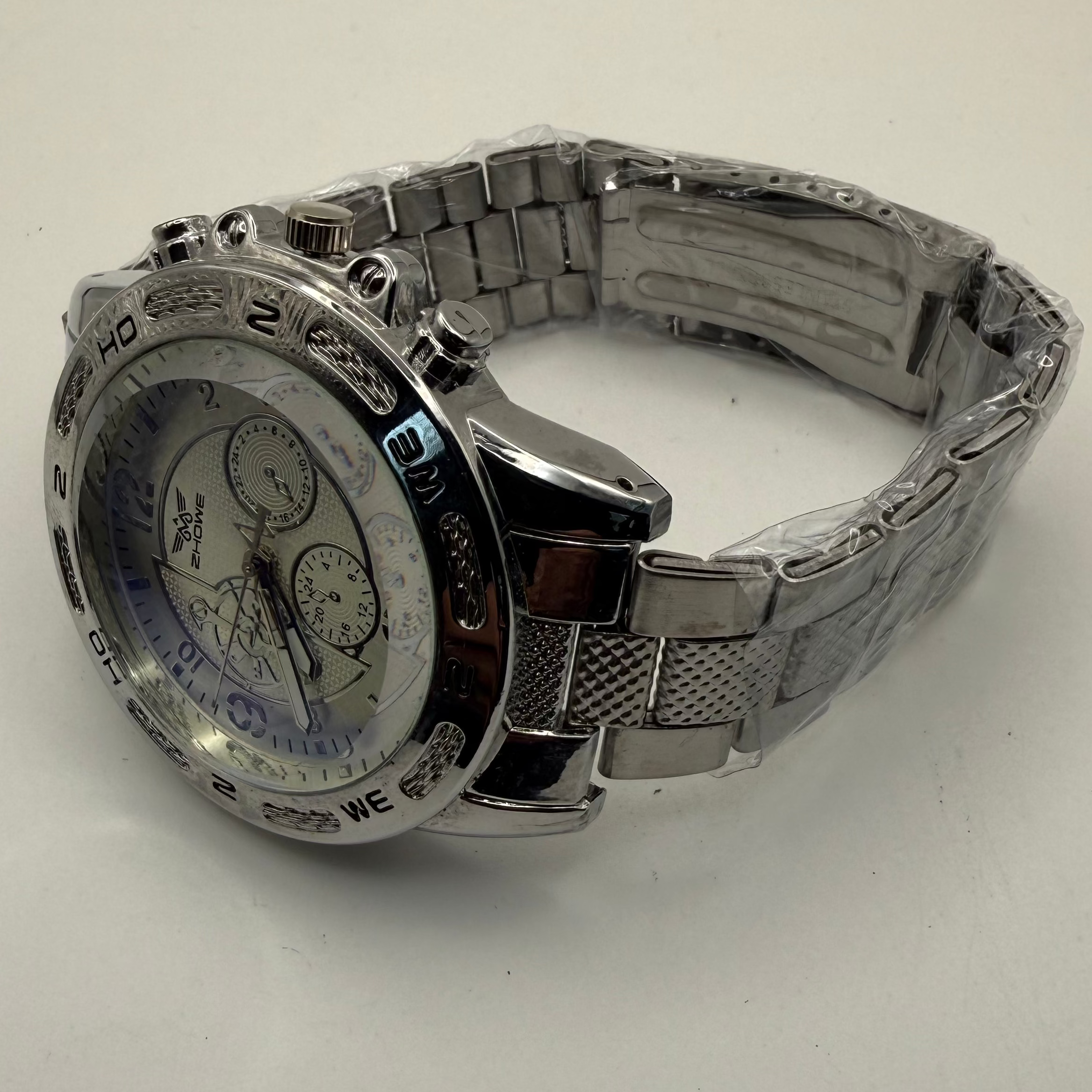 ZHOWE Silver Dial Chronograph Style Quartz Watch – Stainless Steel Bracele- £14.99