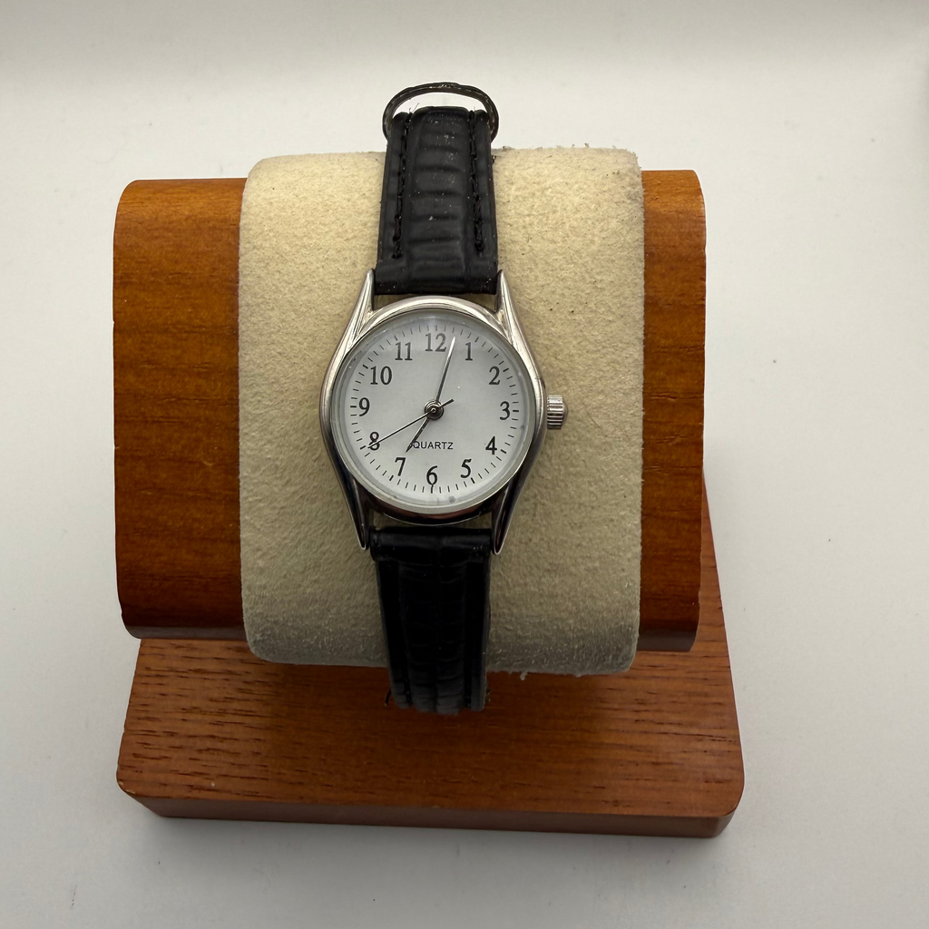 Sargent ladies fashion watch with a clean white dial,- £7.00