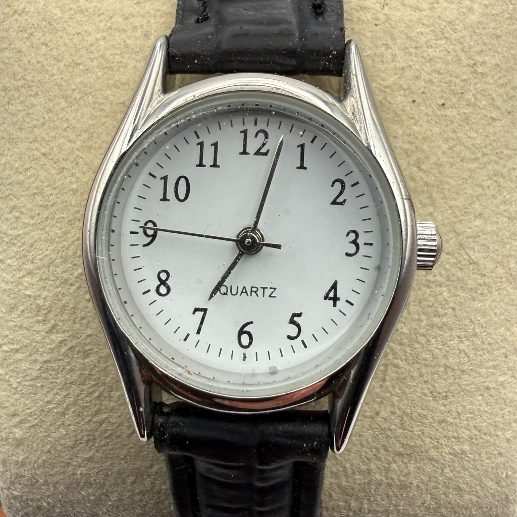 Sargent ladies fashion watch with a clean white dial,- £7.00