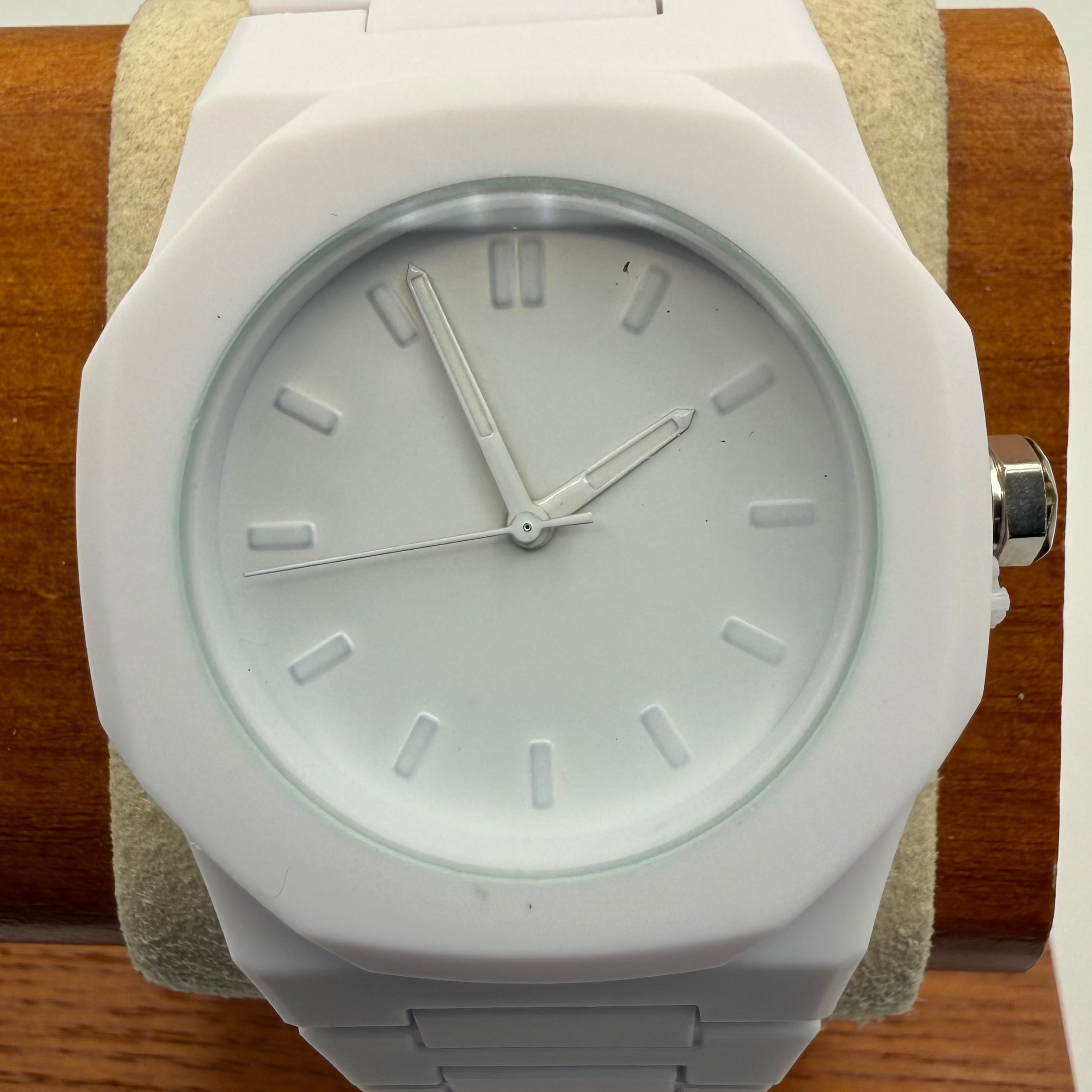 White Minimalist Fashion Watch – New in Presentation Box- £24.99