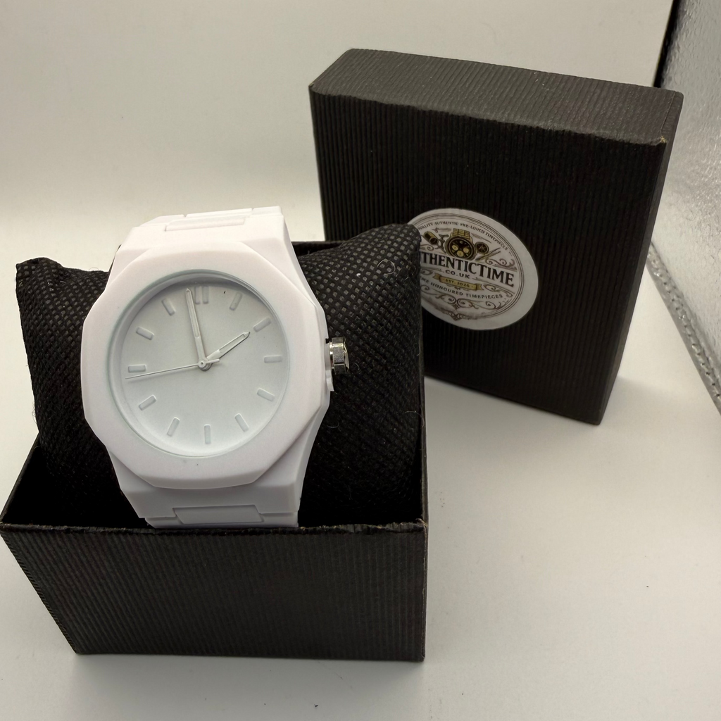 White Minimalist Fashion Watch – New in Presentation Box- £24.99